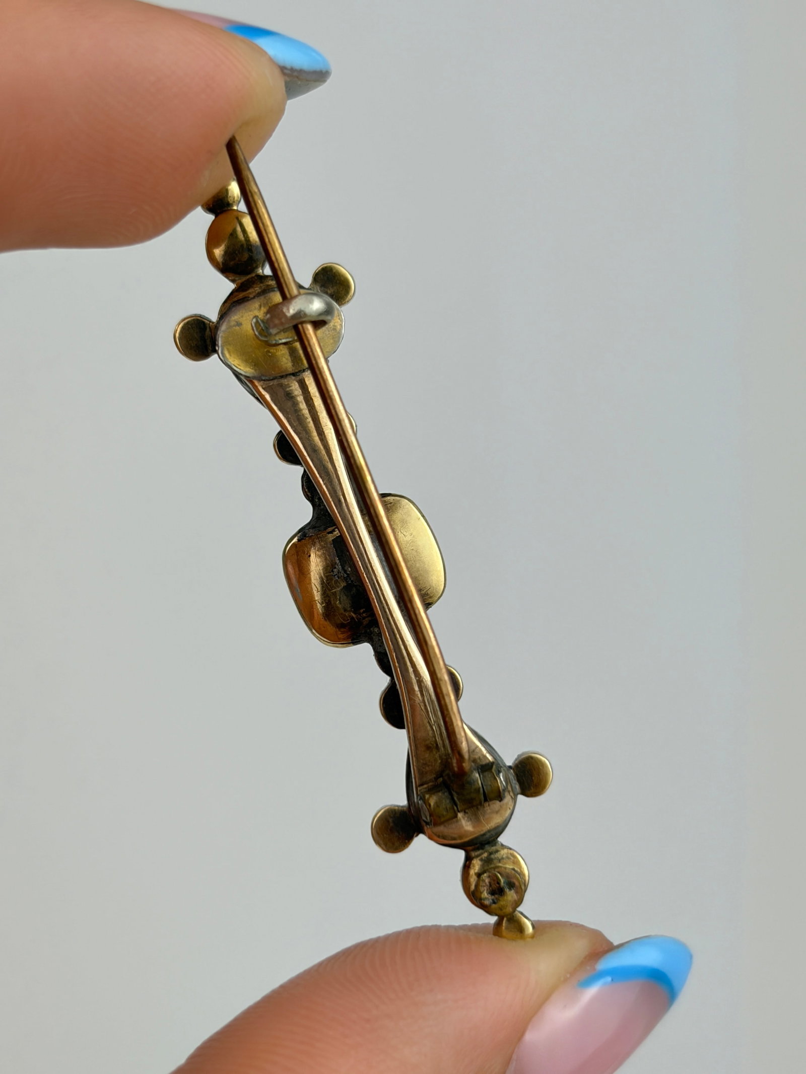 BEAUTIFUL ANTIQUE GOLD FLAT CUT GARNET BAR BROOCH - 3