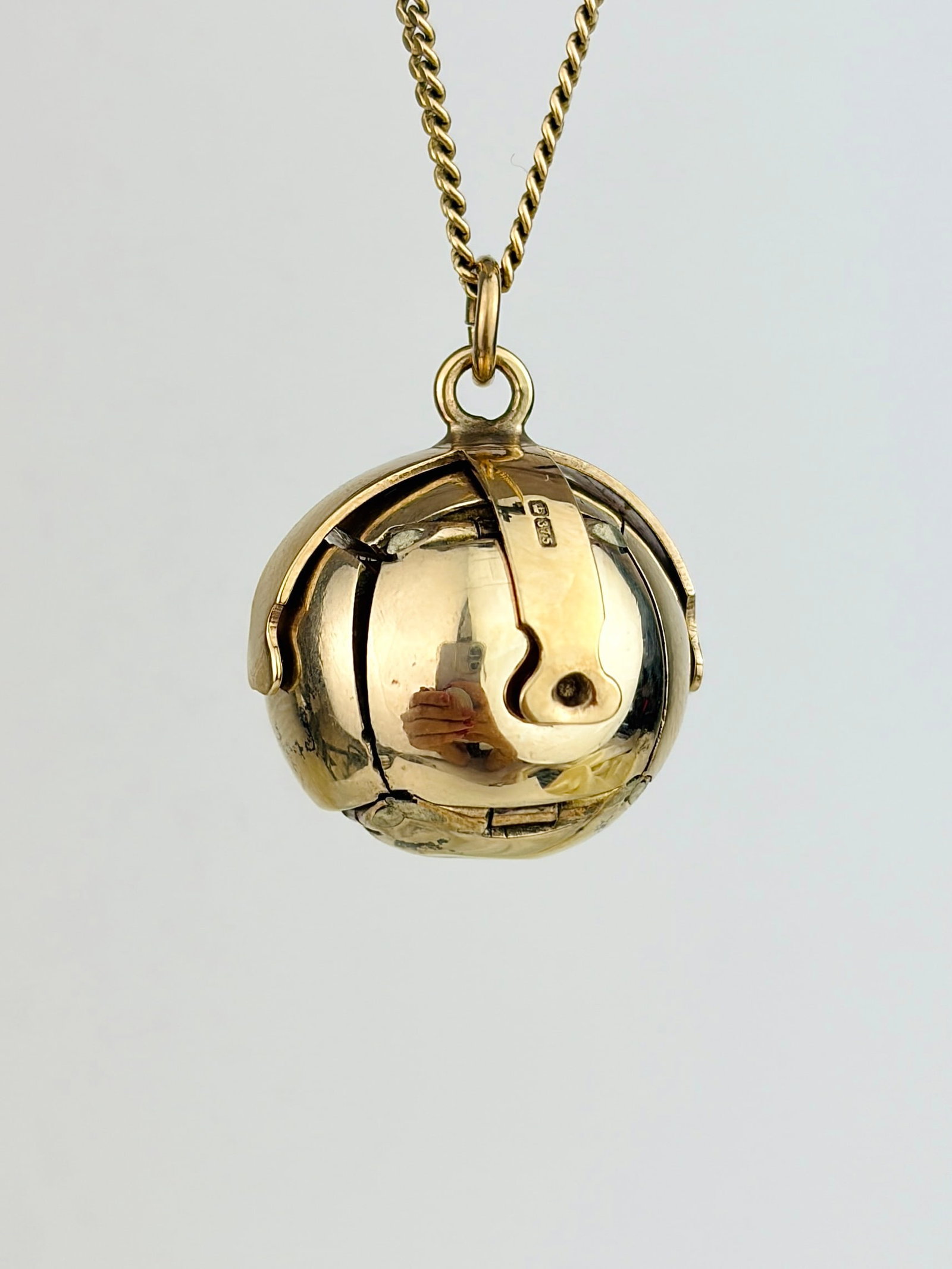 Antique 9ct Gold and Silver Masonic Ball Orb Opening Pendant: Antique 9ct gold and Silver masonic ball orb opening pendant