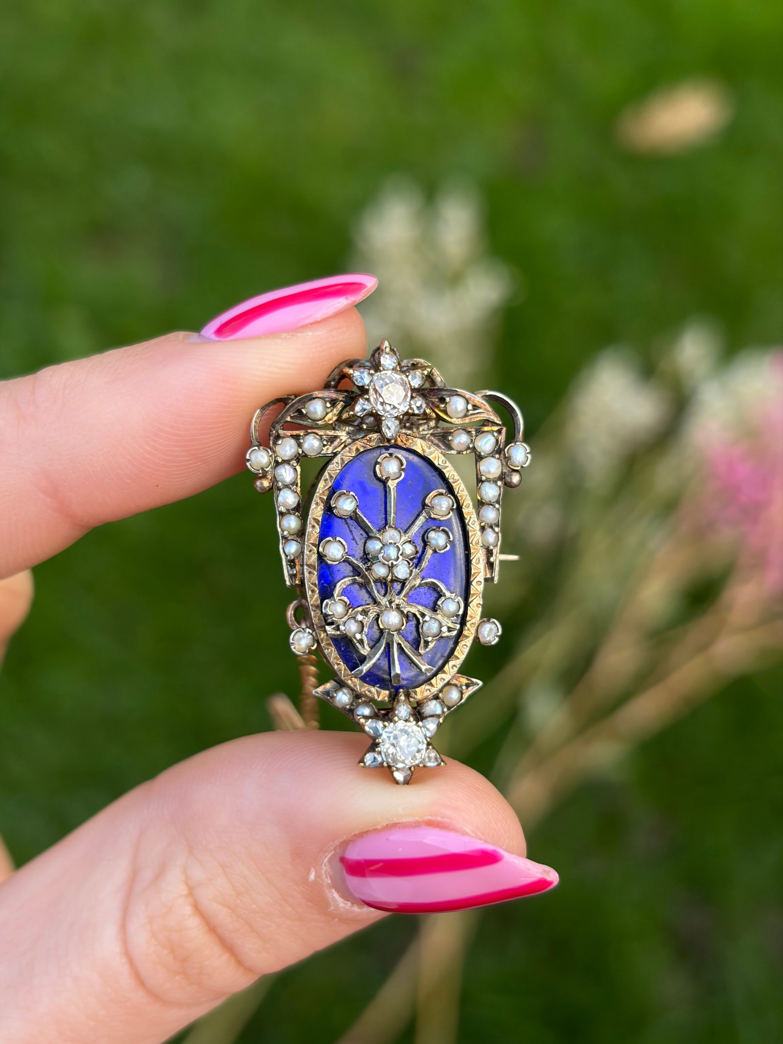 outstanding Bristol blue glass and diamond stars brooch in gold - 8