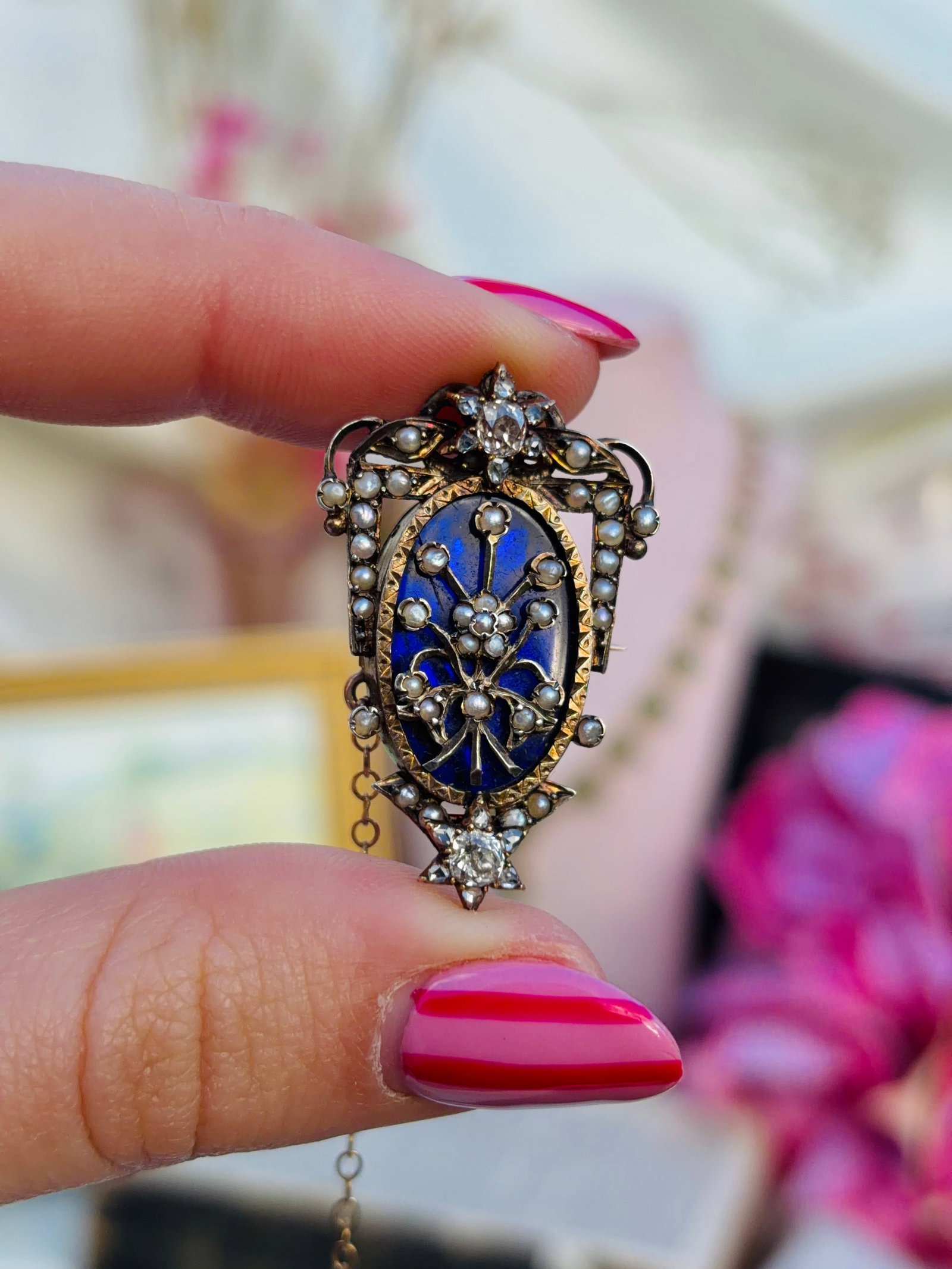 outstanding Bristol blue glass and diamond stars brooch in gold - 9