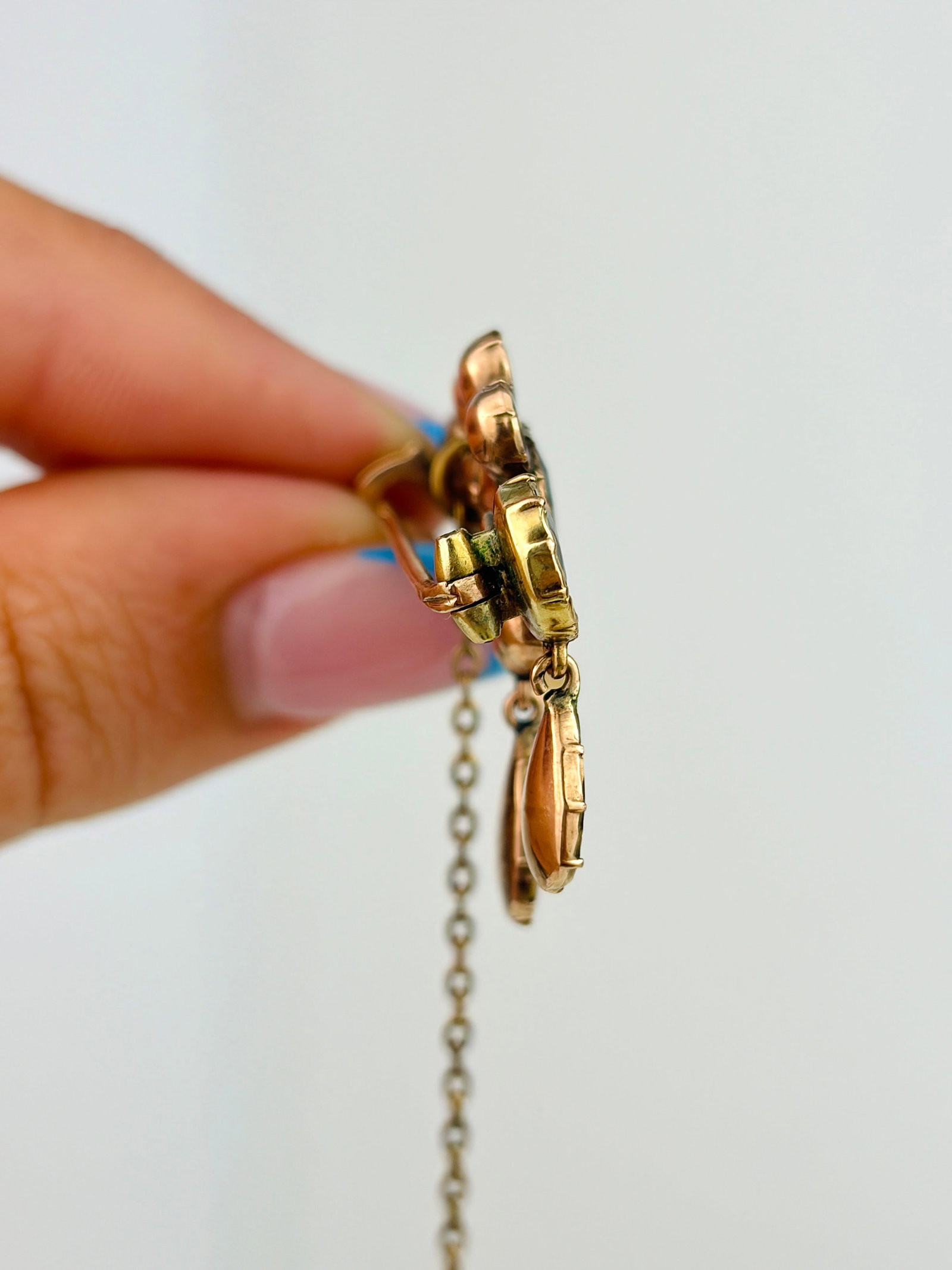 STUNNING ANTIQUE FLAT CUT GARNET FLOWER DROP BROOCH IN GOLD - 2