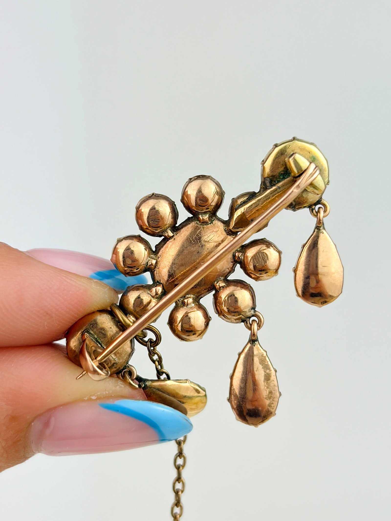 STUNNING ANTIQUE FLAT CUT GARNET FLOWER DROP BROOCH IN GOLD - 3