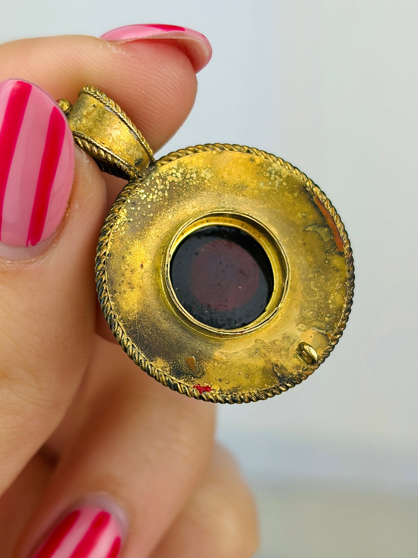 Antique Round Detailed Pendant - 4
