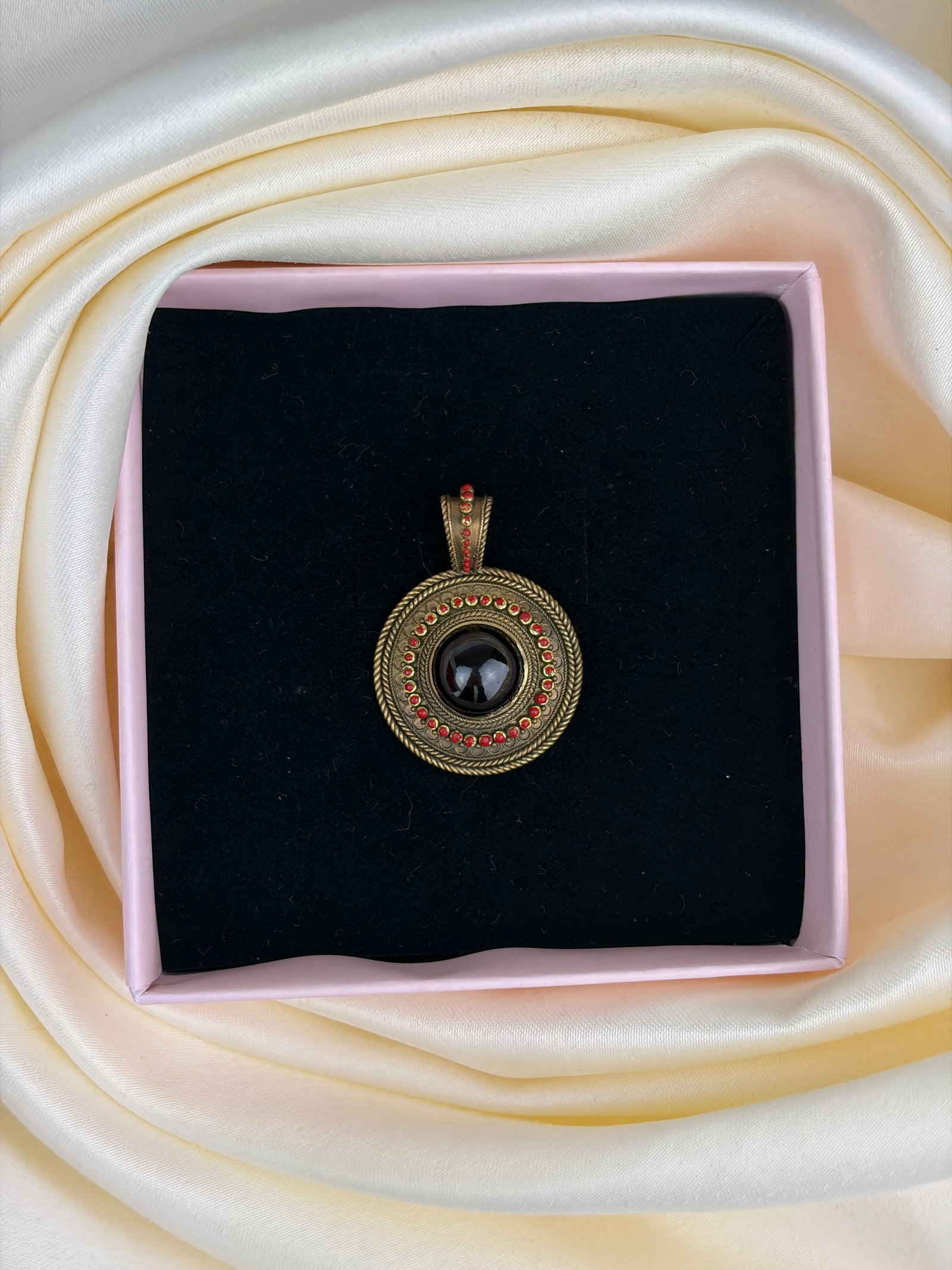 Antique Round Detailed Pendant - 5