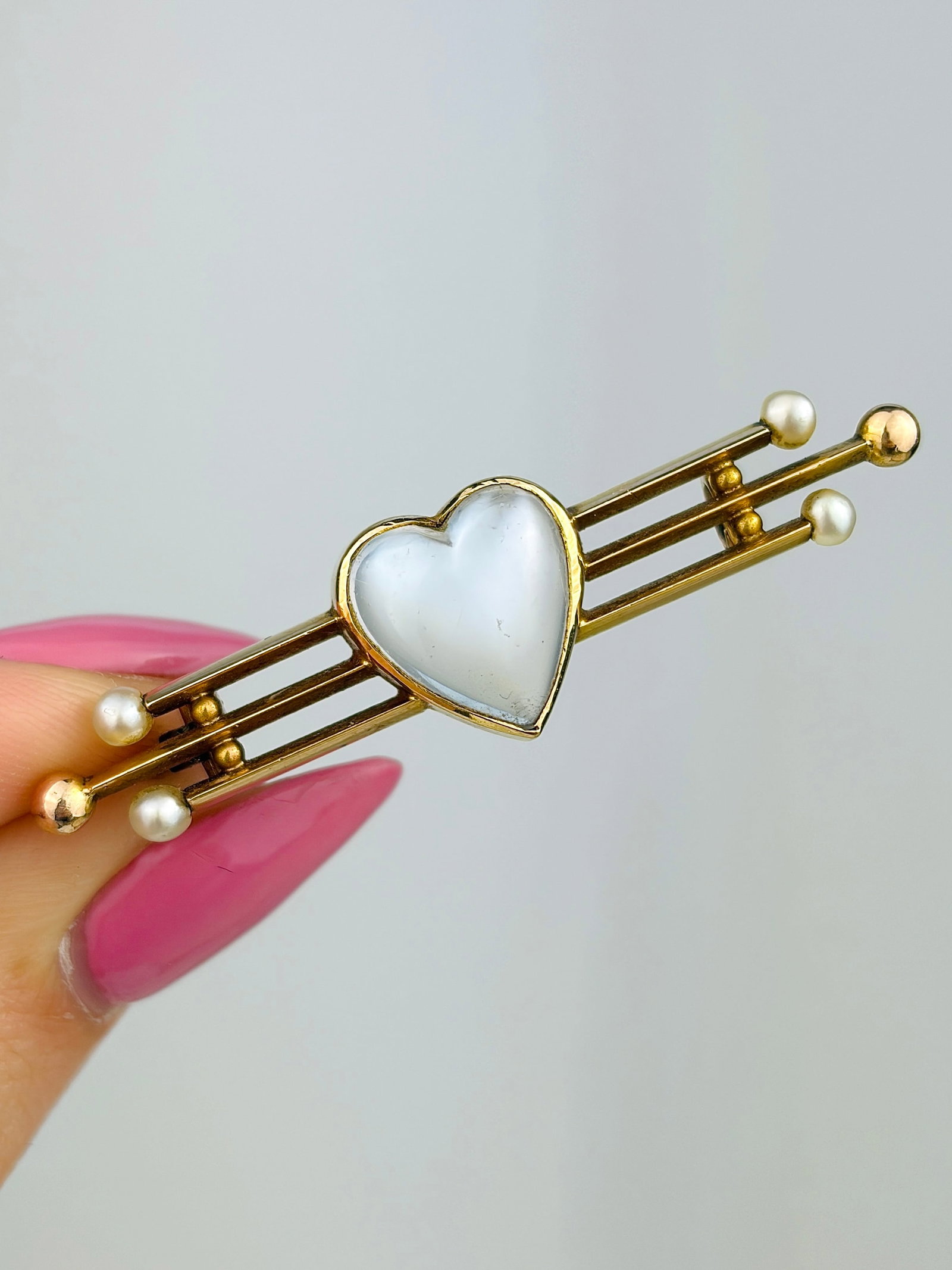 ANTIQUE 18CT YELLOW GOLD MOONSTONE AND PEARL HEART BAR BROOCH IN BOX - 3