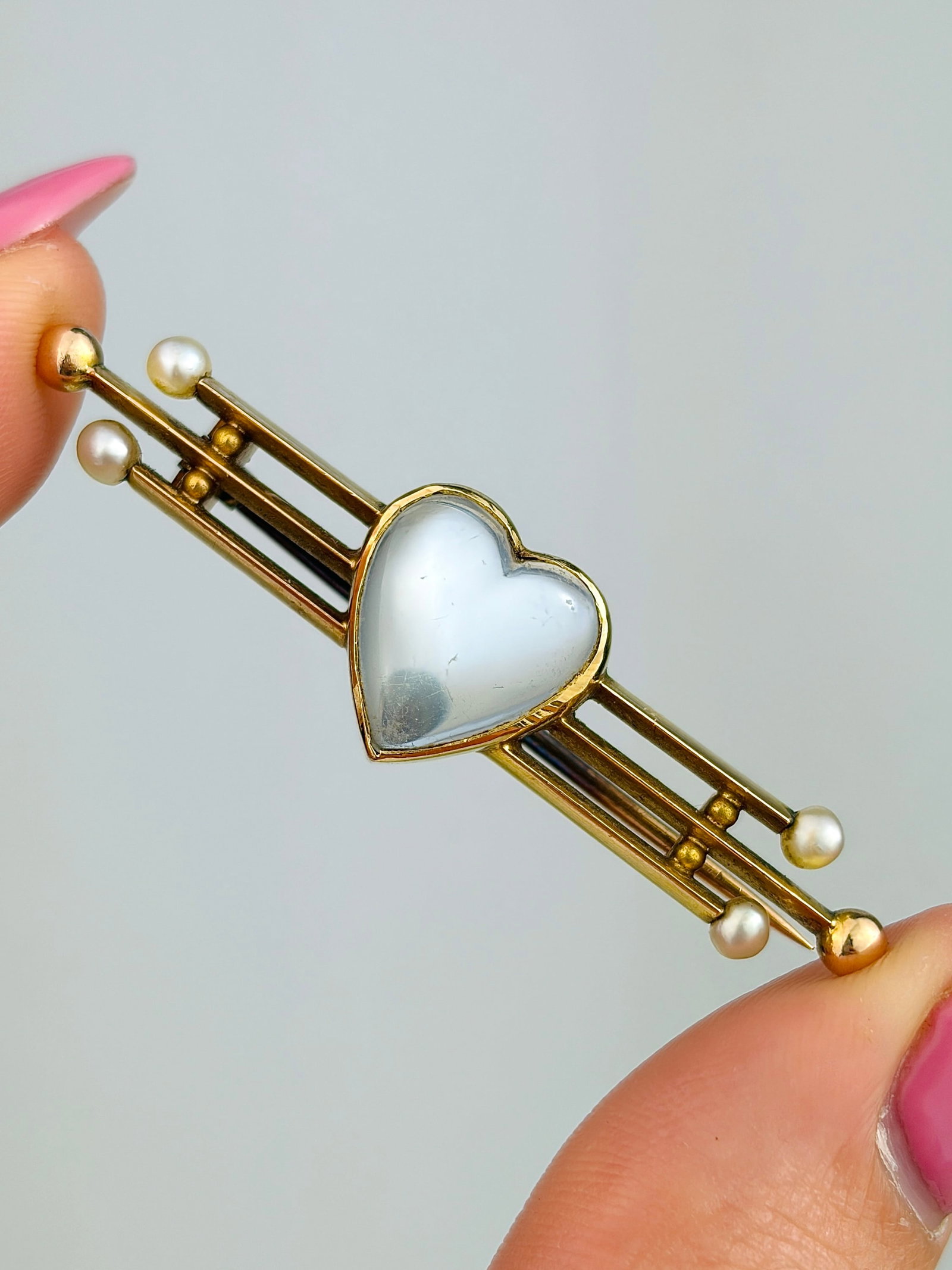ANTIQUE 18CT YELLOW GOLD MOONSTONE AND PEARL HEART BAR BROOCH IN BOX - 4