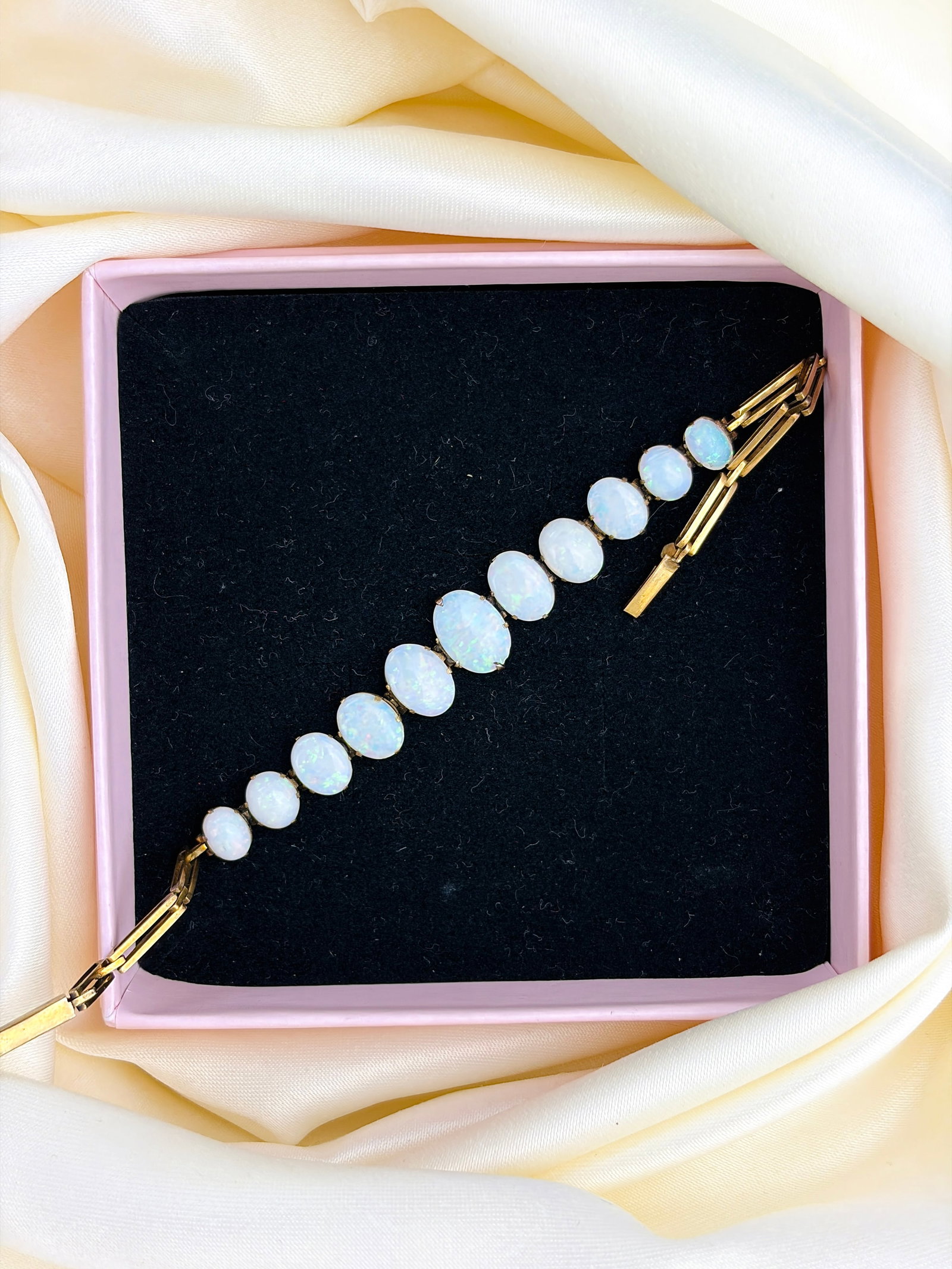 ANTIQUE OPAL LINE BRACELET IN GOLD - 6