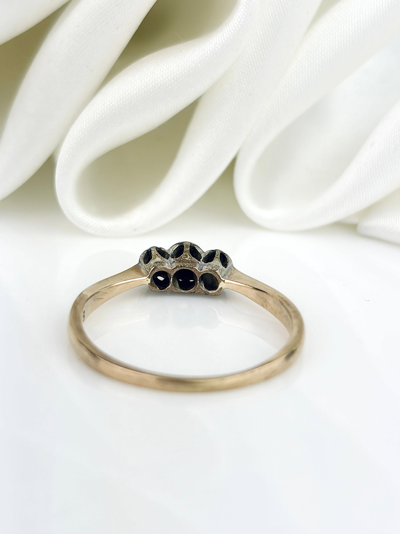 Antique Art Deco 9ct Gold and Platinum Illusion Set Diamond 3 Stone Ring - 3