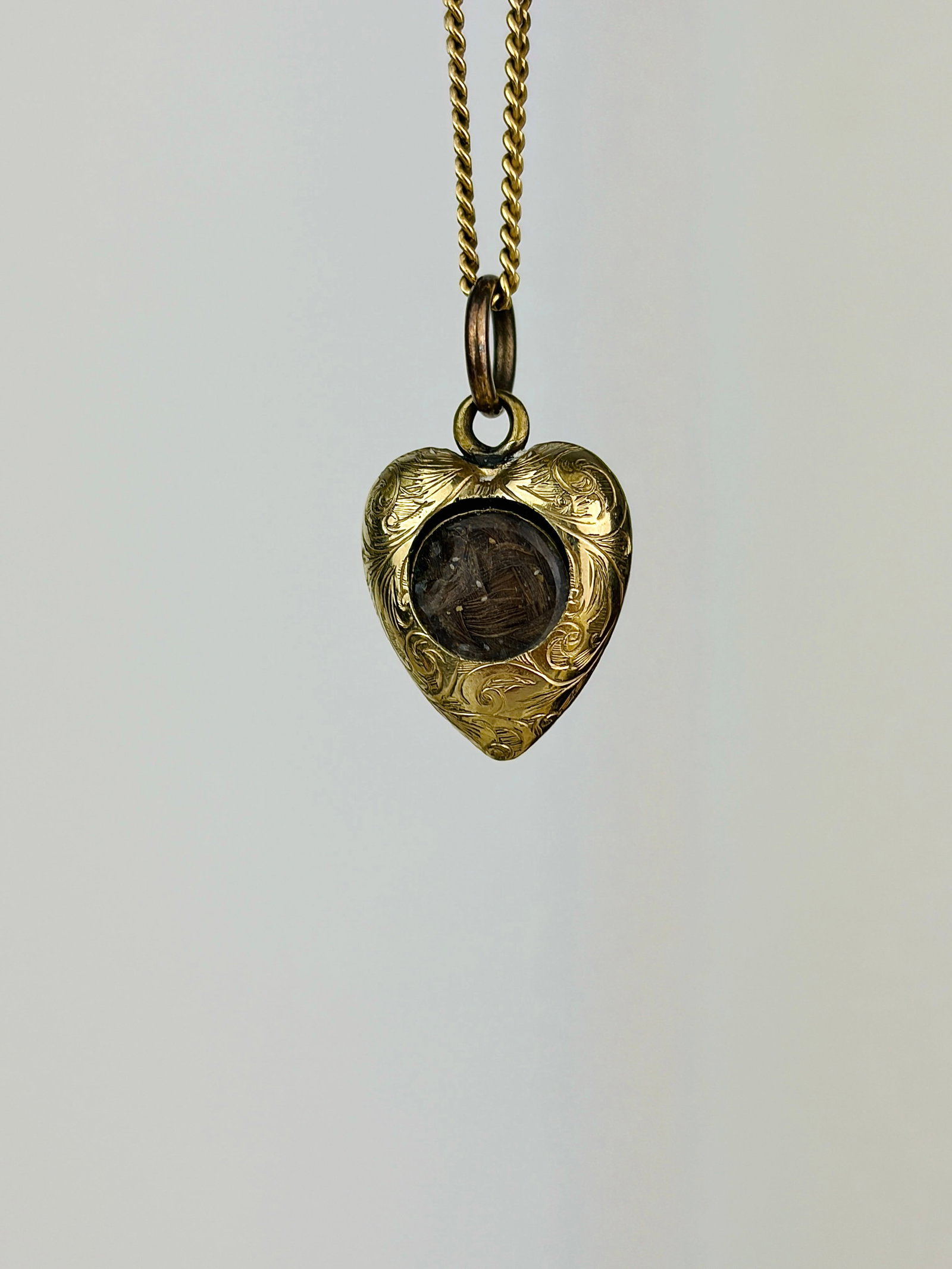 GEORGIAN ERA GOLD LOCKET BACK ORNATE HEART PENDANT - 3