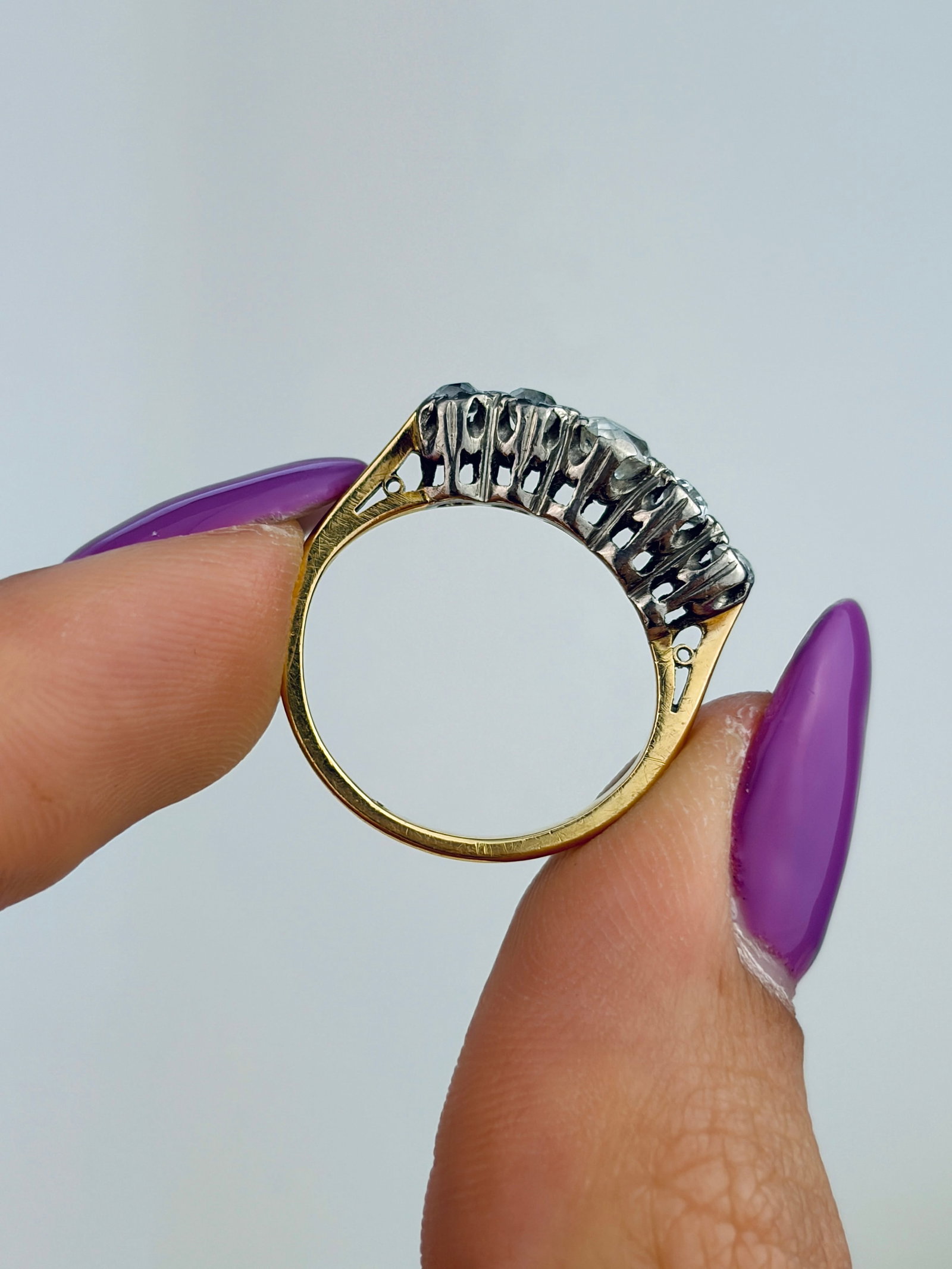 SMALL SIZE ANTIQUE DIAMOND 5 STONE RING IN GOLD - 7