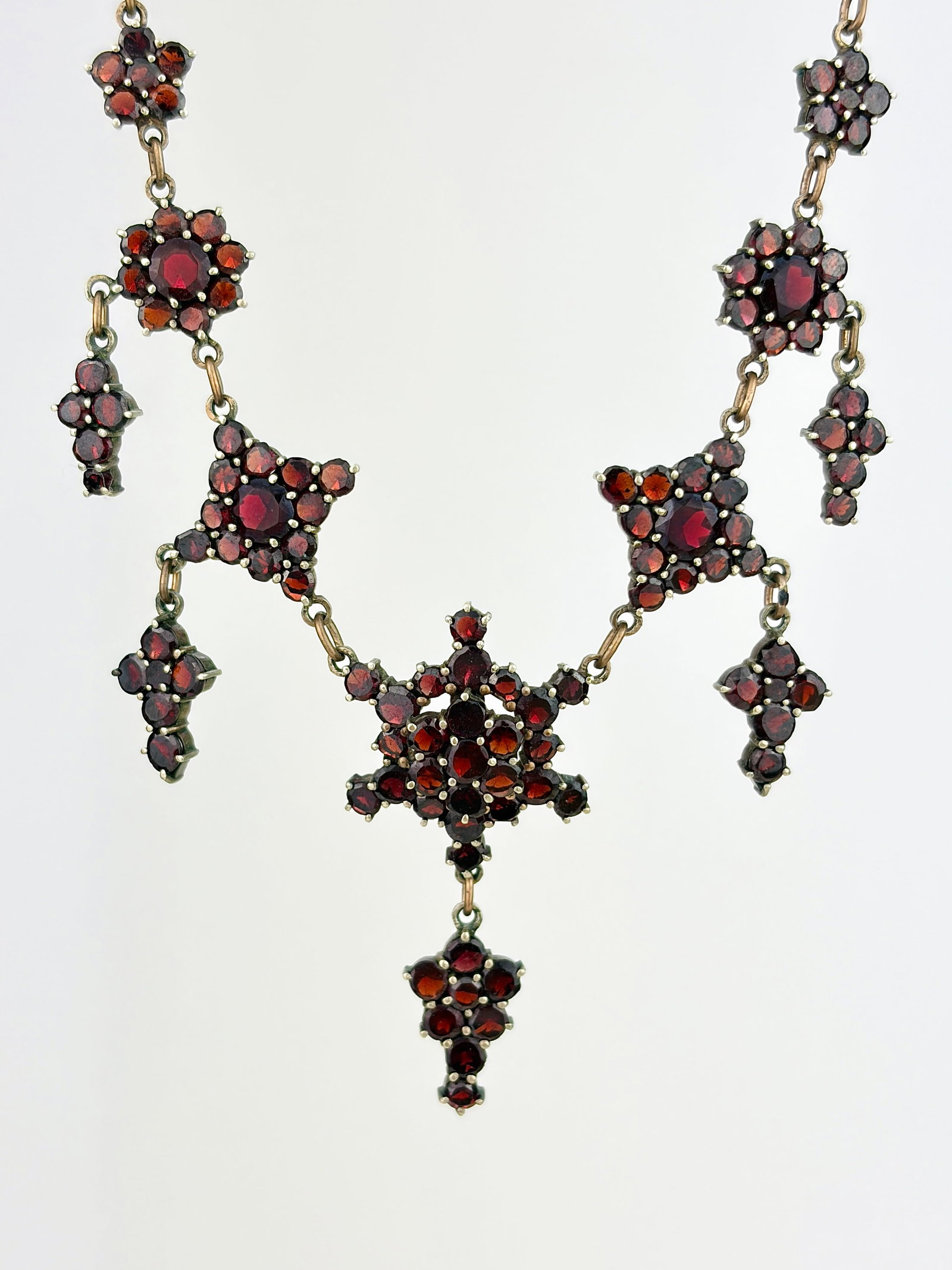 ANTIQUE BOHEMIAN GARNET NECKLACE: ANTIQUE BOHEMIAN GARNET NECKLACE Beautiful necklace!