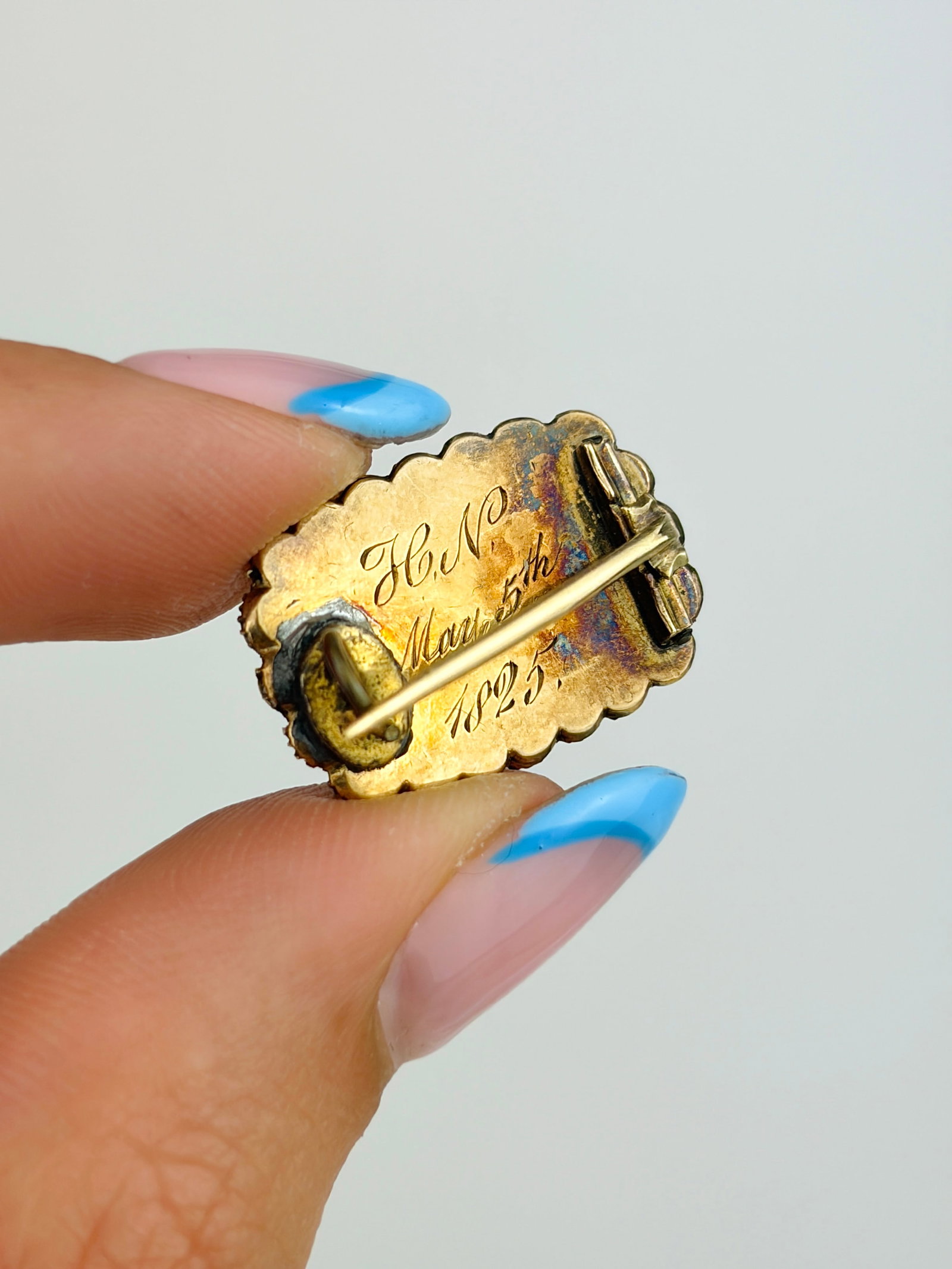 ANTIQUE DIAMOND, BLUE ENAMEL AND PEARL CLUSTER BROOCH IN GOLD - 3