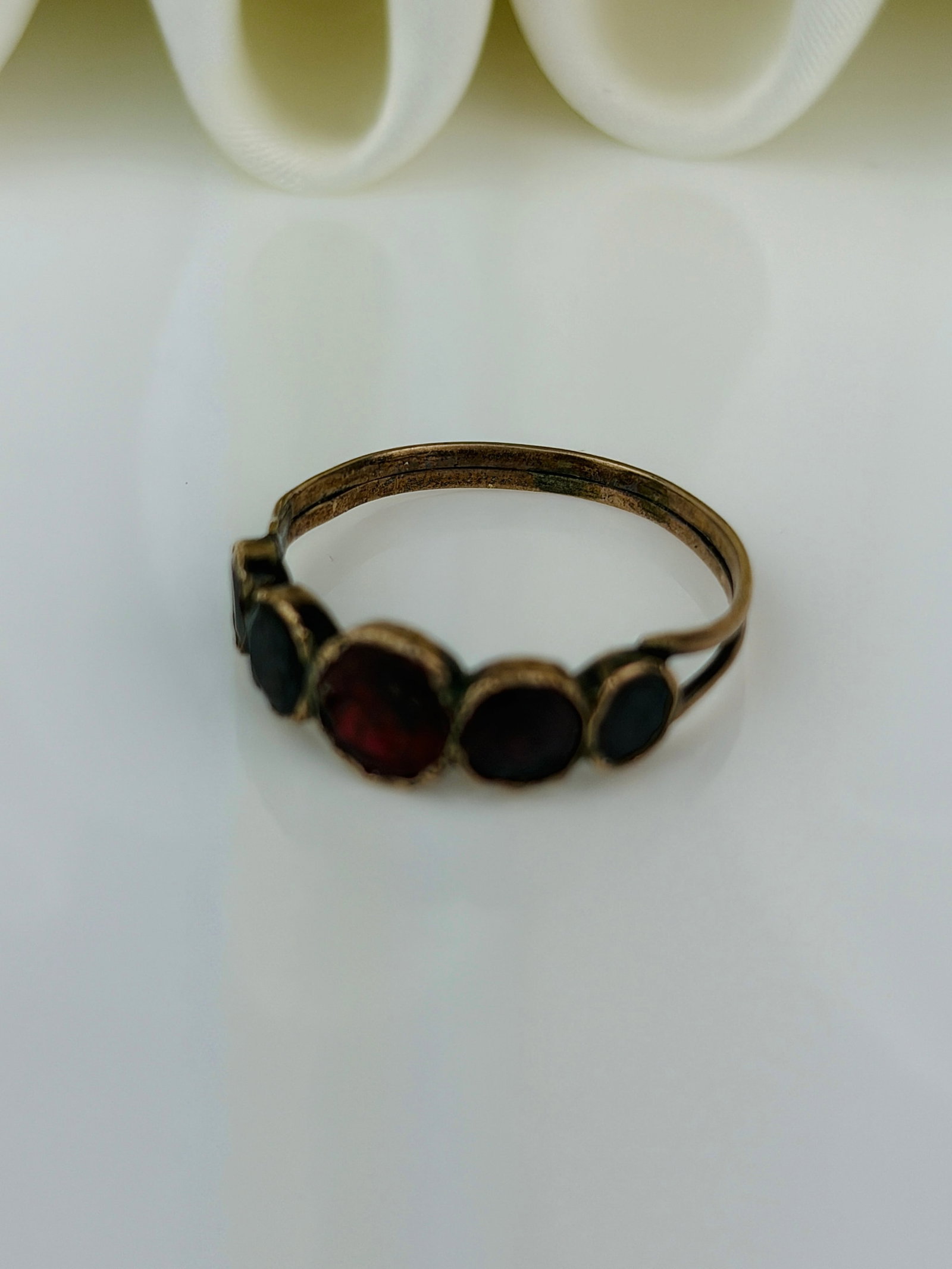 Antique flat cut garnet closed back gold ring half hoop band - 4