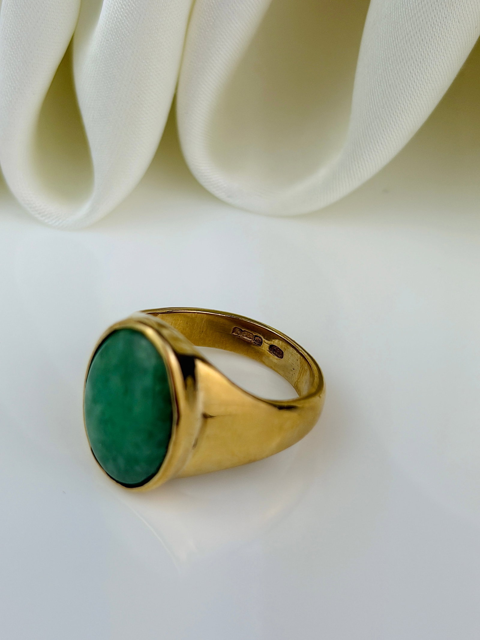 chunky heavy 9ct yellow gold jadeite signet style ring - 4