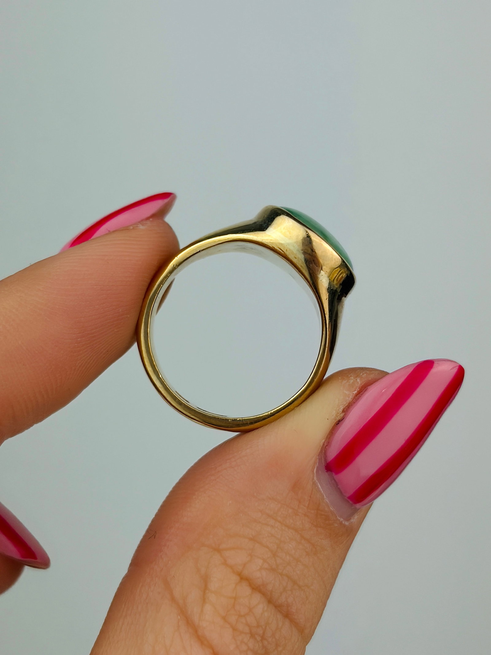 chunky heavy 9ct yellow gold jadeite signet style ring - 6