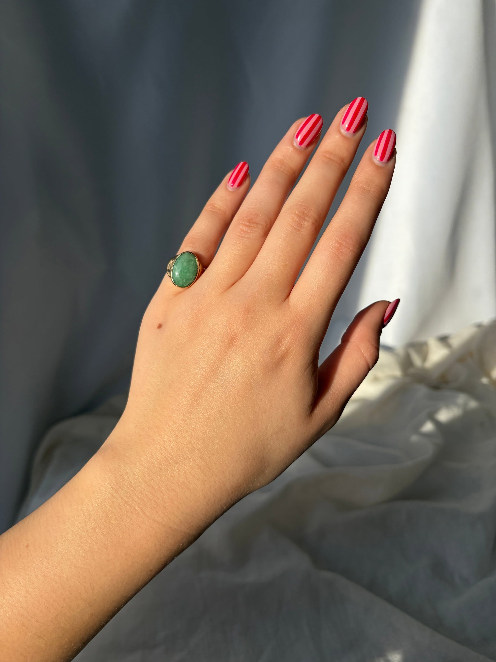 chunky heavy 9ct yellow gold jadeite signet style ring - 8