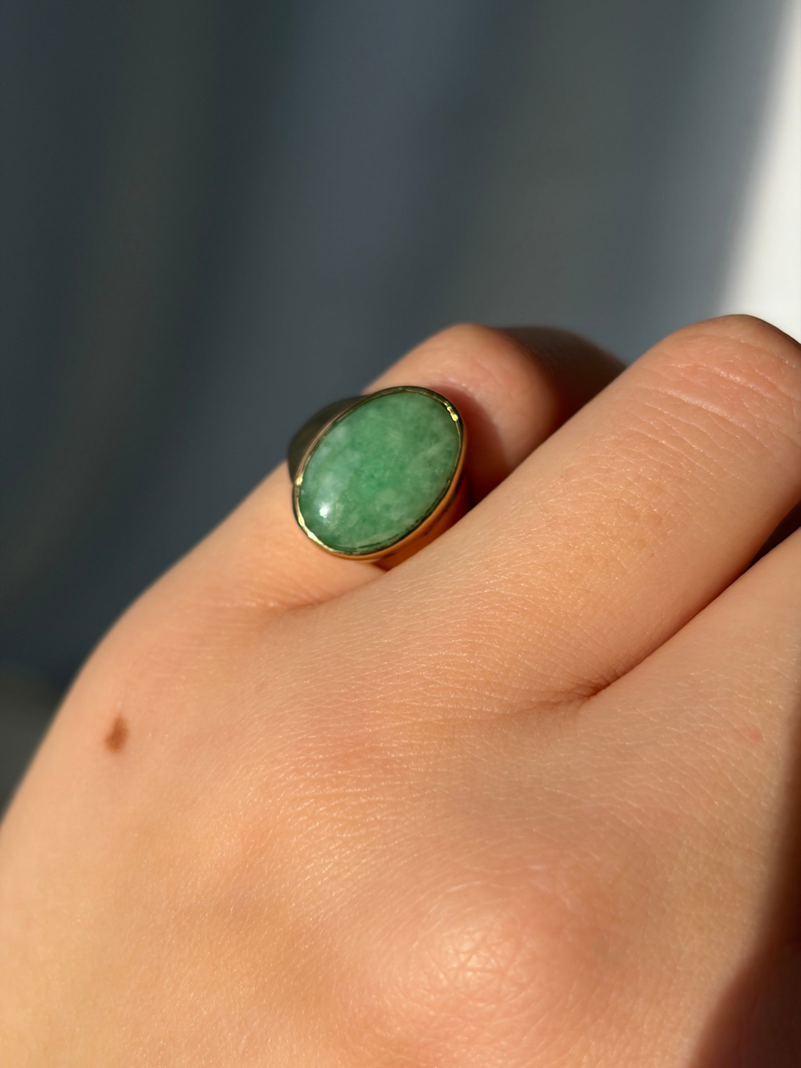 chunky heavy 9ct yellow gold jadeite signet style ring - 9