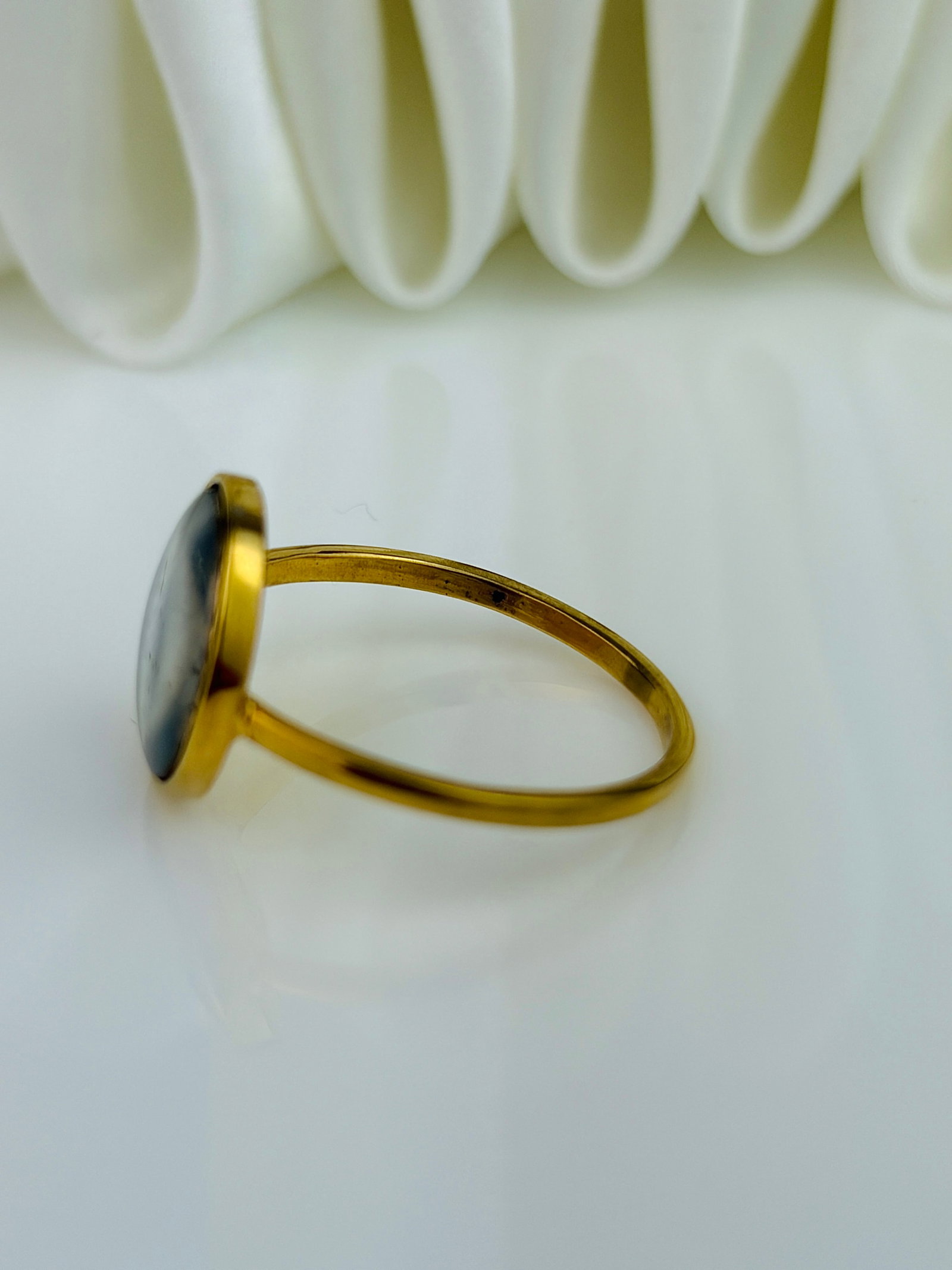 ANTIQUE ROUND LOCKET FRONT RING IN YELLOW GOLD - 4
