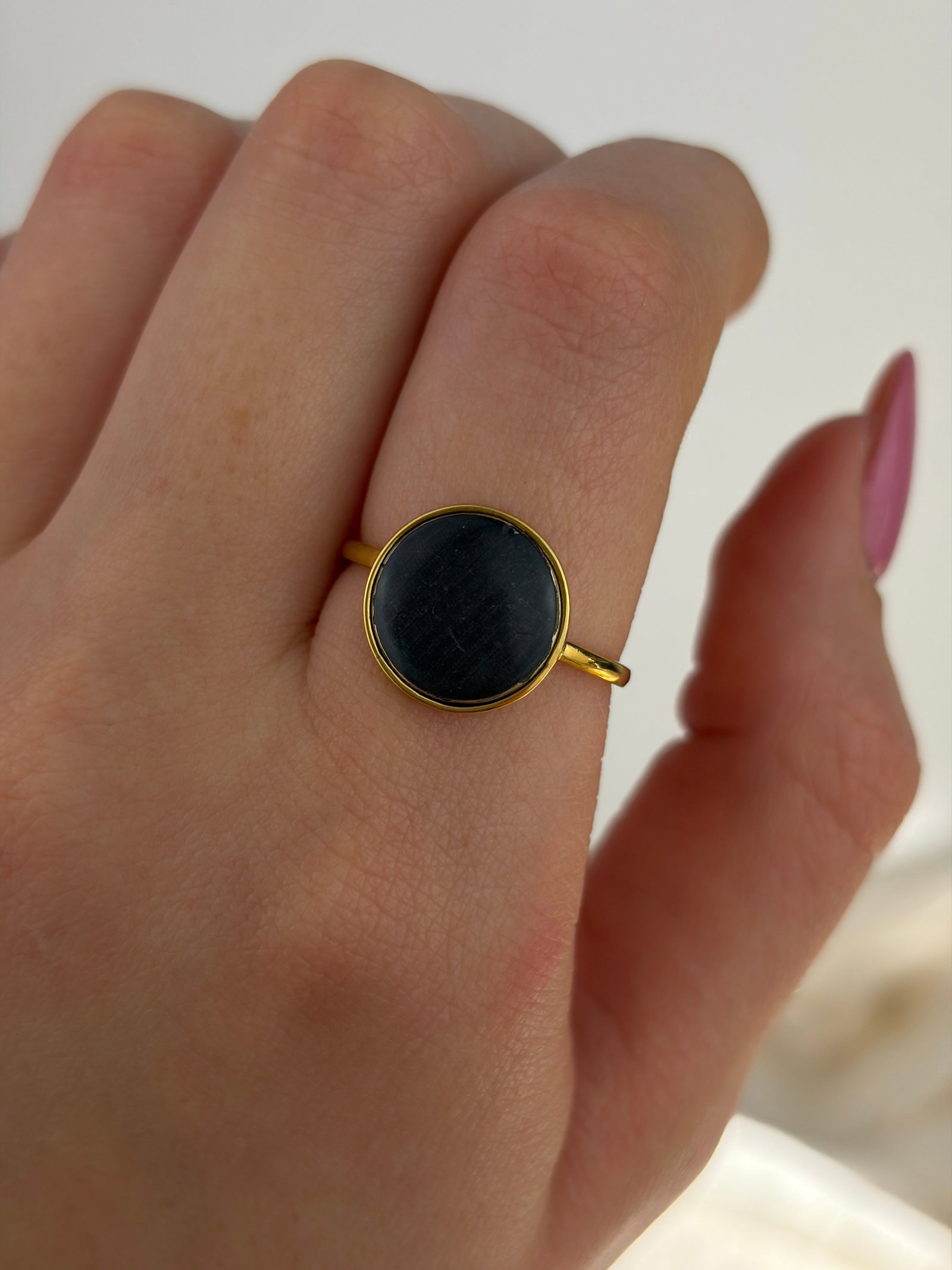 ANTIQUE ROUND LOCKET FRONT RING IN YELLOW GOLD - 9
