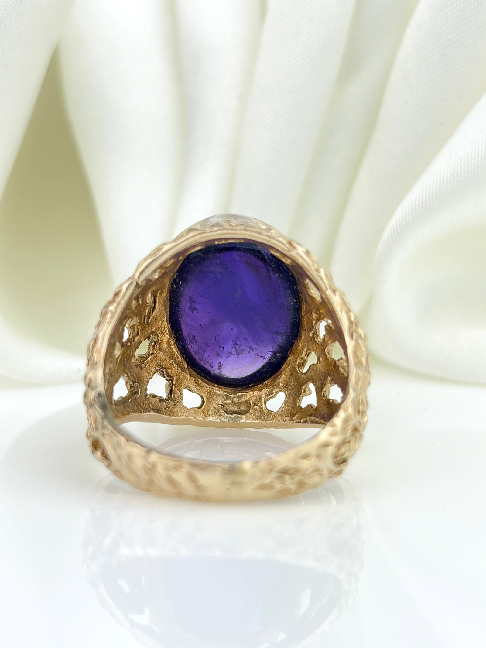 VINTAGE 9CT YELLOW GOLD LARGE CABOCHON AMETHYST RING - 3