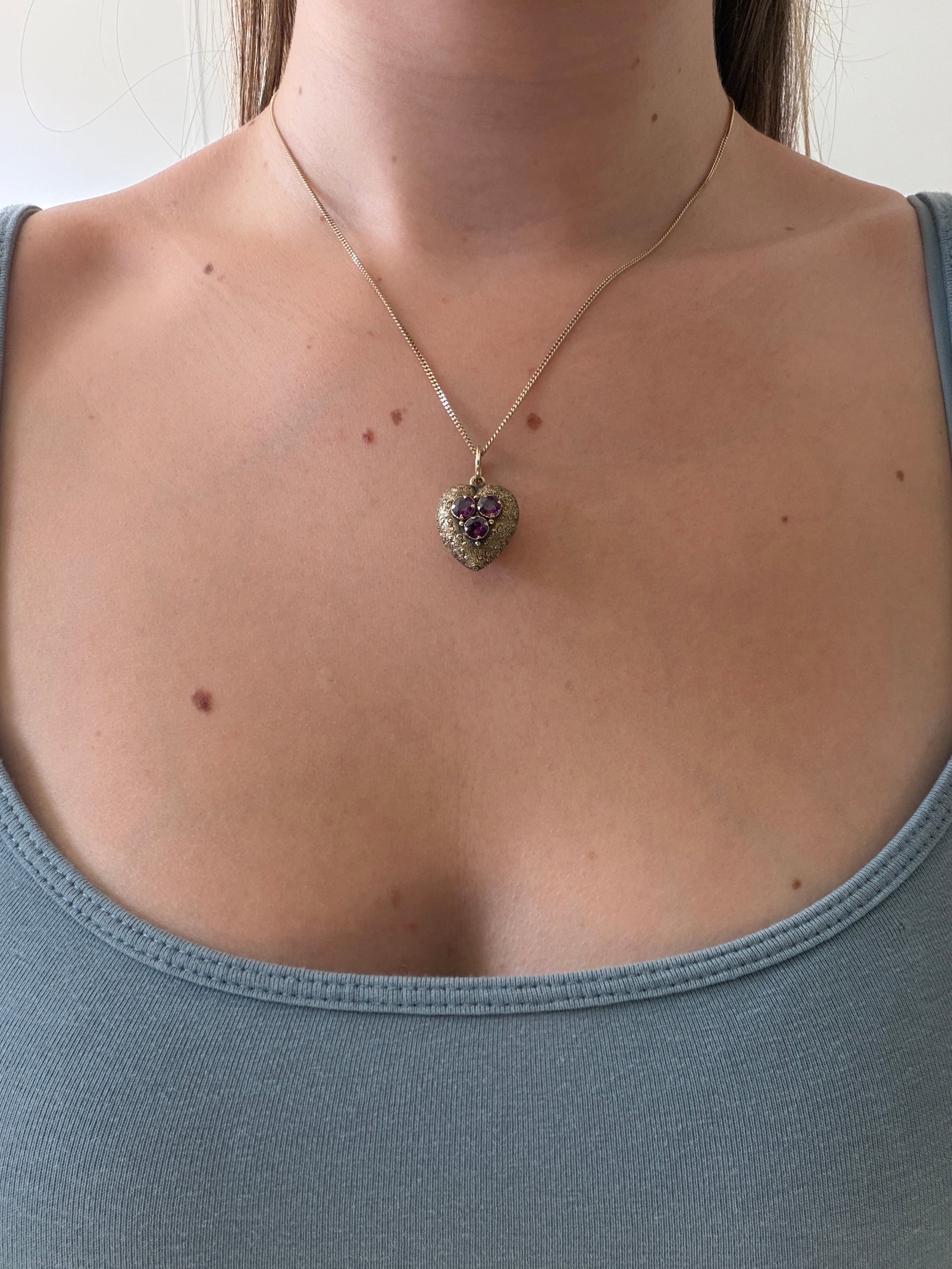 ANTIQUE ENGRAVED HEART LOCKET PENDANT WITH AMETHYSTS IN GOLD - 2