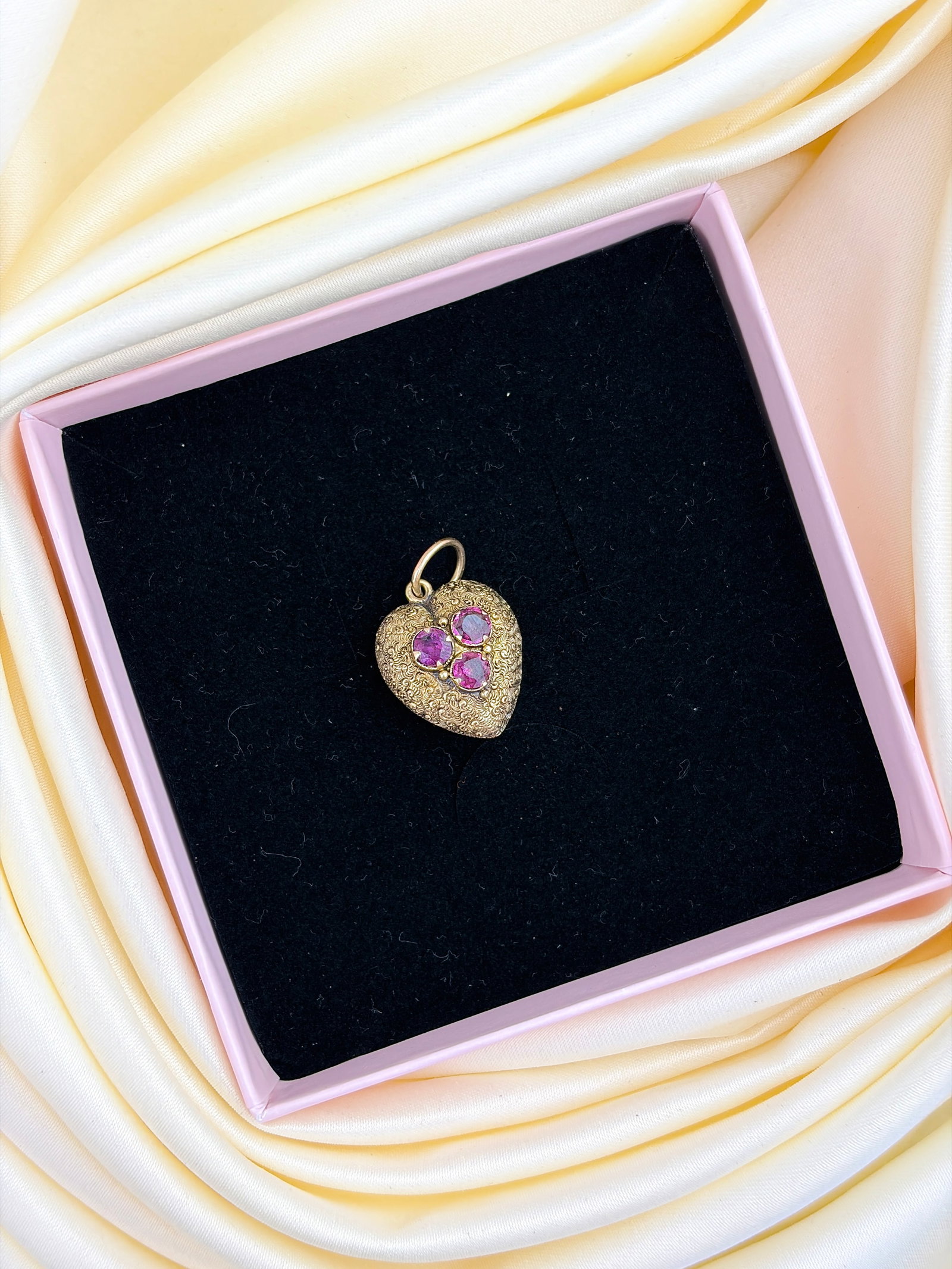 ANTIQUE ENGRAVED HEART LOCKET PENDANT WITH AMETHYSTS IN GOLD - 6