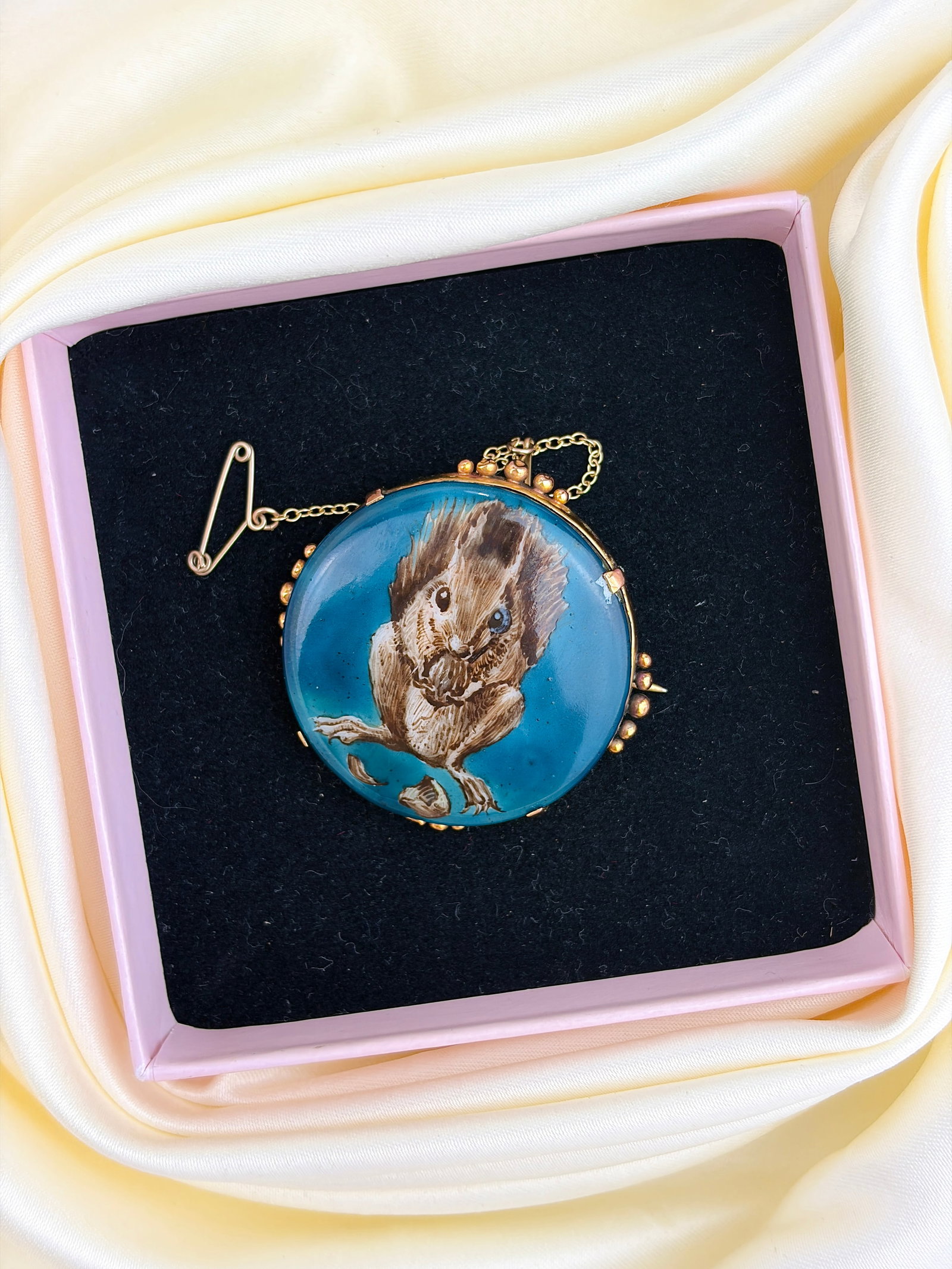 LARGE HAND PAINTED SQUIRREL BROOCH IN 9CT GOLD BY G M STILTS 1911 - 5