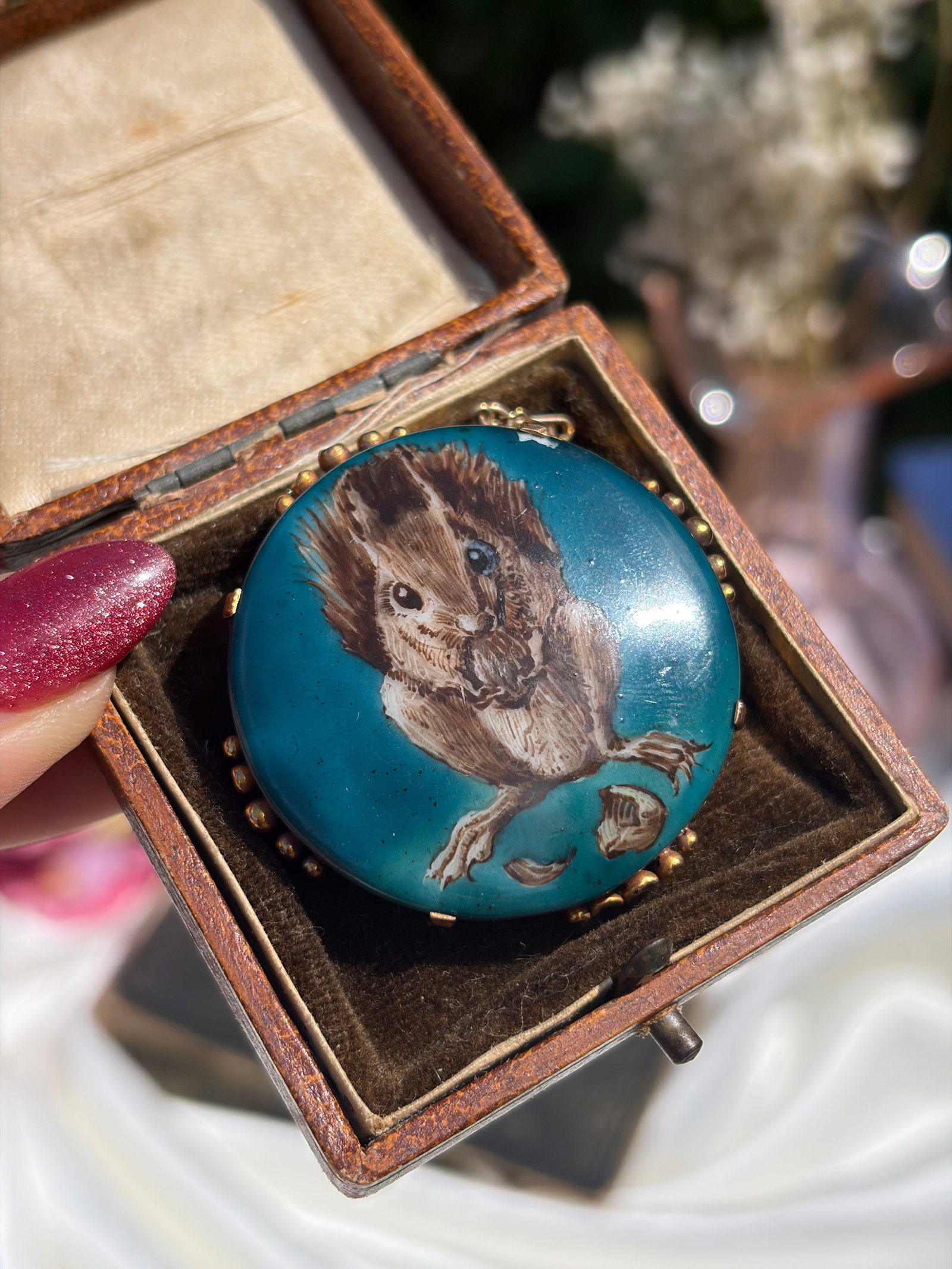 LARGE HAND PAINTED SQUIRREL BROOCH IN 9CT GOLD BY G M STILTS 1911 - 8