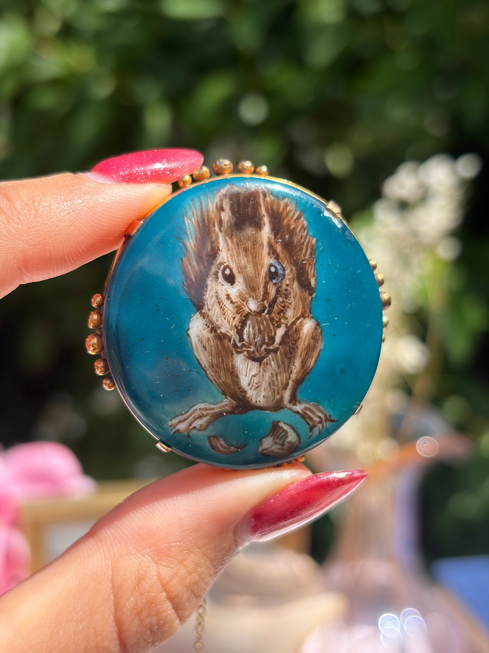 LARGE HAND PAINTED SQUIRREL BROOCH IN 9CT GOLD BY G M STILTS 1911 - 9