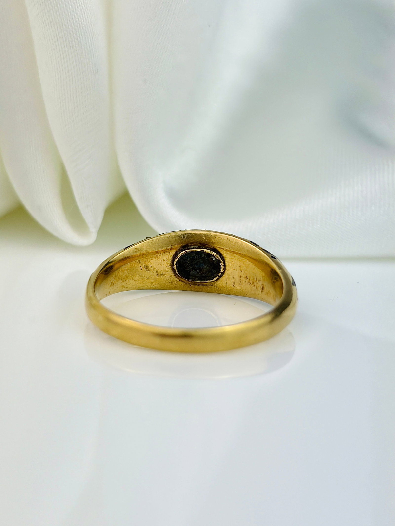 ANTIQUE GEORGIAN 18CT YELLOW GOLD DIAMOND AND BLUE ENAMEL RING with LOCKET - 3