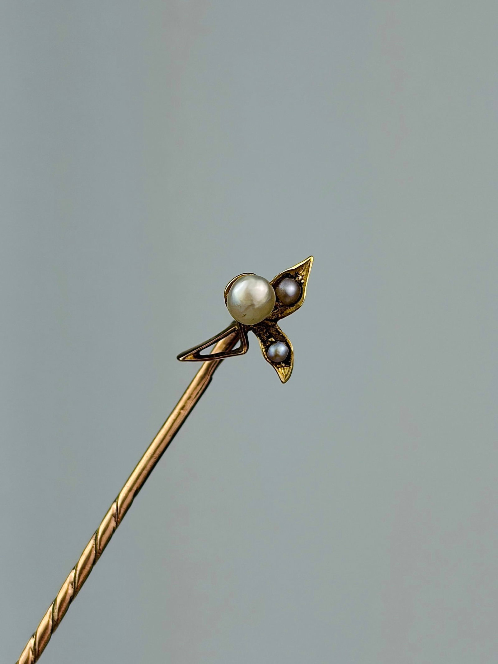sweet 9ct gold pearl stick pin brooch: sweet 9ct gold pearl stick pin brooch