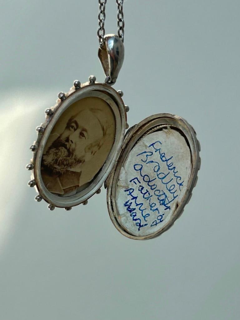 Victorian Era Aesthetic Silver Pendant on Chain - 5