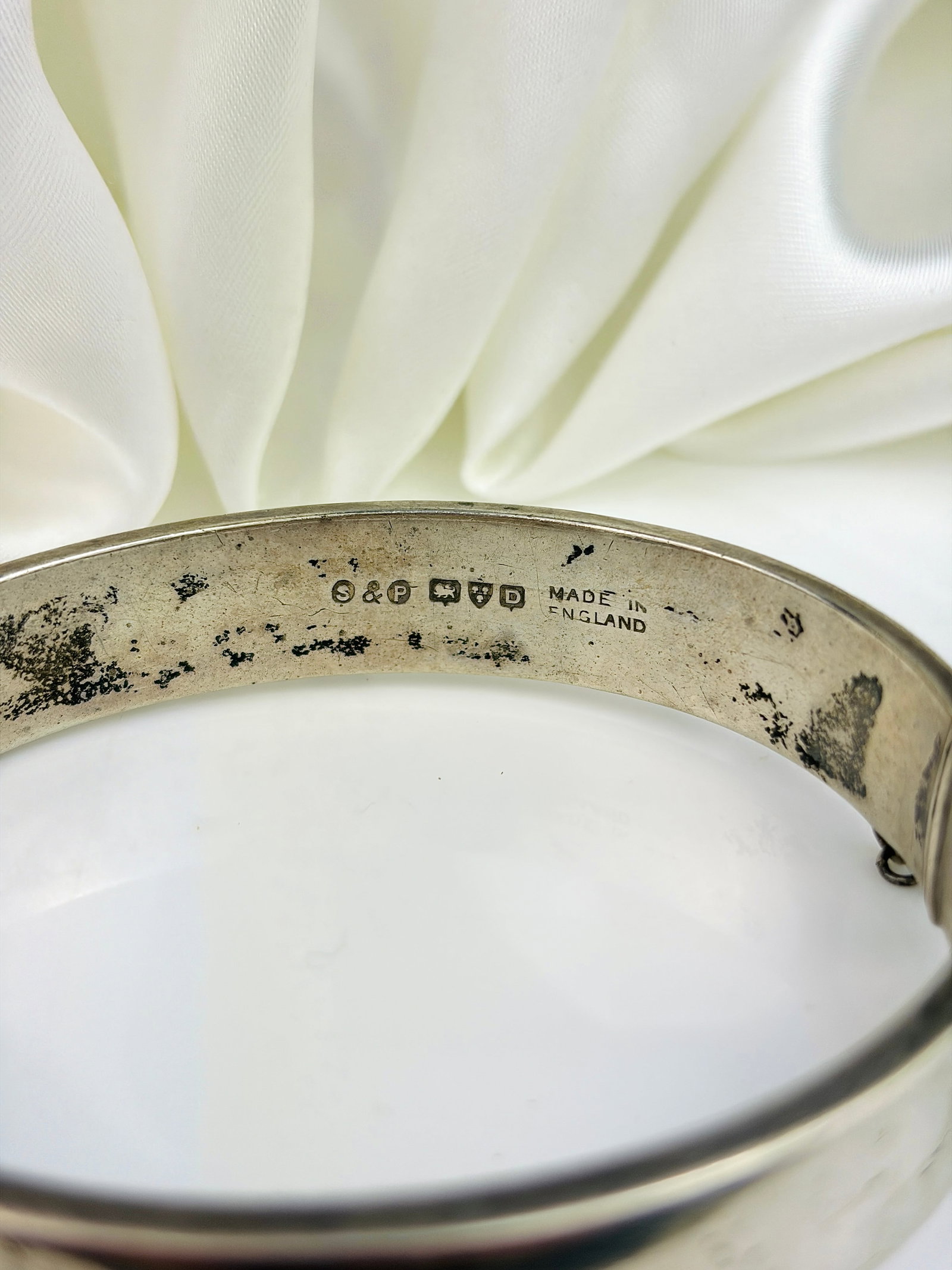 VINTAGE SILVER GOLD OVERLAY BIRD AND FLOWER BANGLE BRACELET - 4