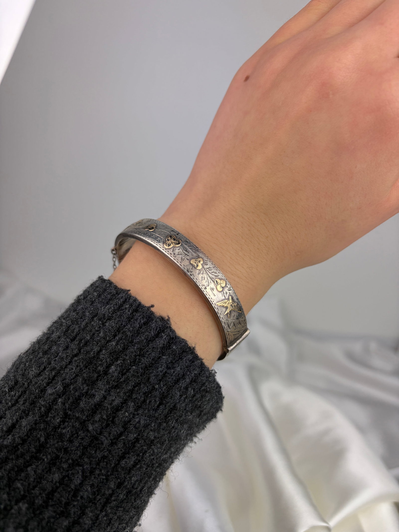 VINTAGE SILVER GOLD OVERLAY BIRD AND FLOWER BANGLE BRACELET - 6