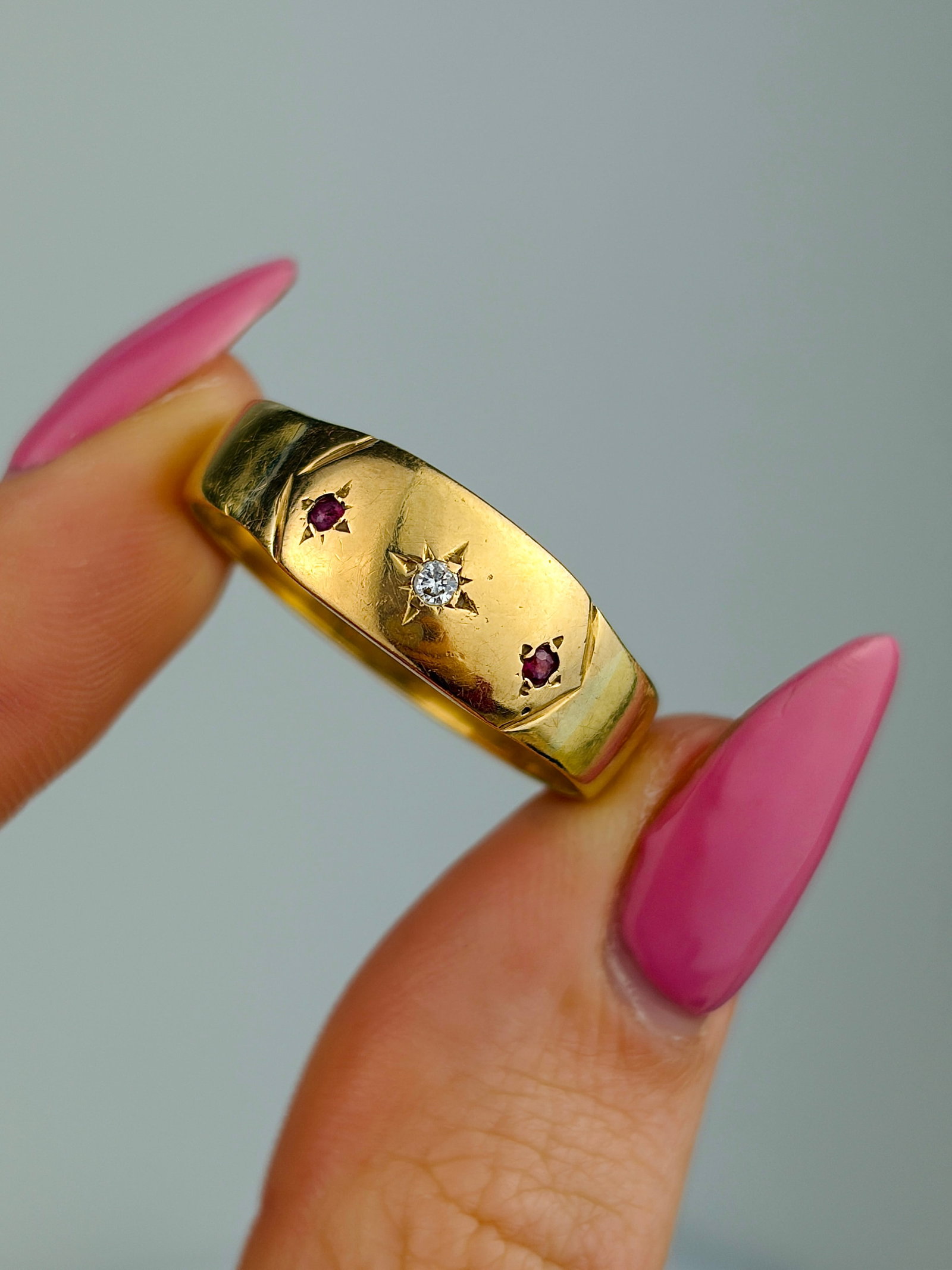 ANTIQUE 18CT YELLOW GOLD DIAMOND AND RUBY 3 STONE RING - 5