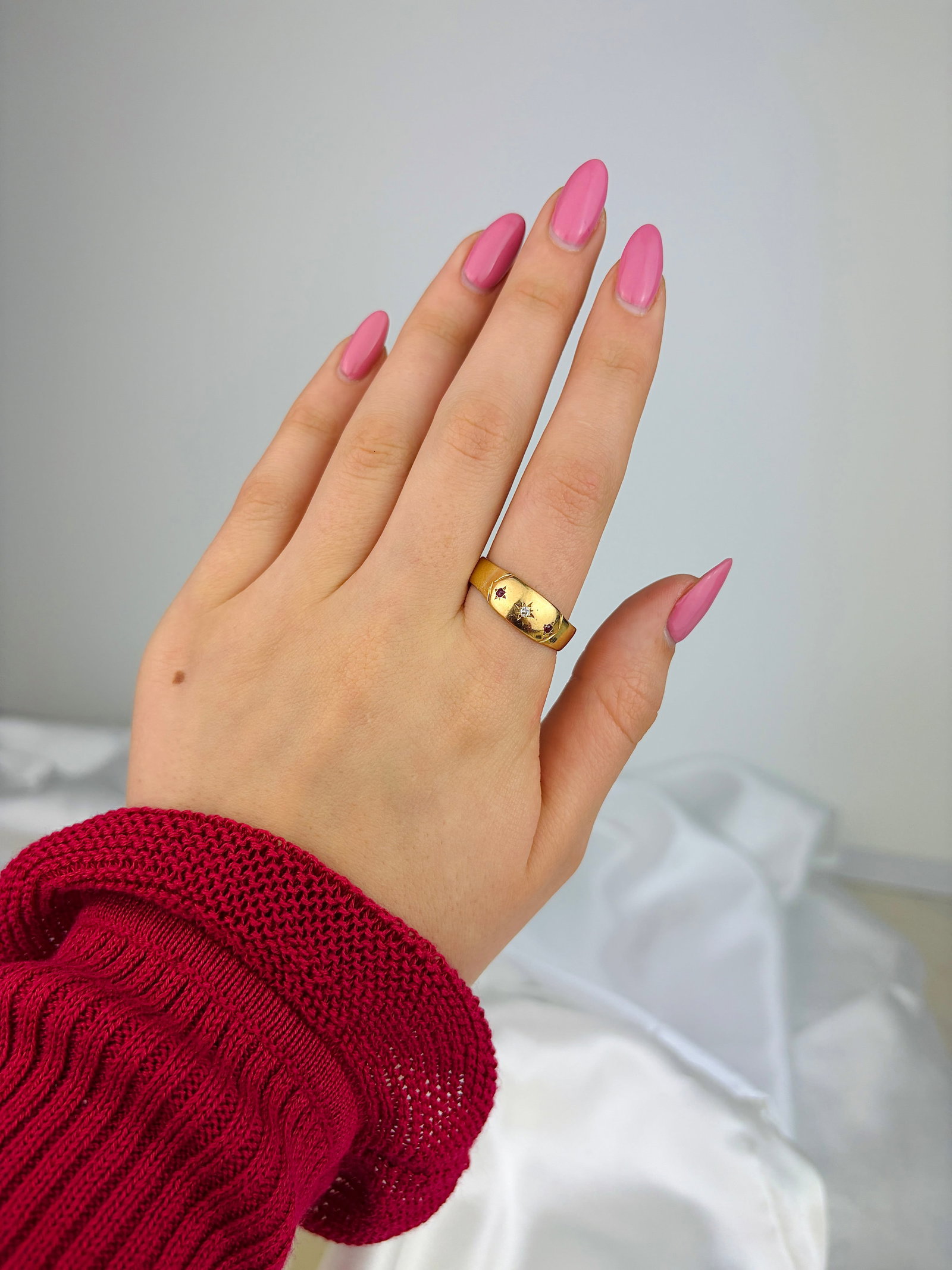 ANTIQUE 18CT YELLOW GOLD DIAMOND AND RUBY 3 STONE RING - 7