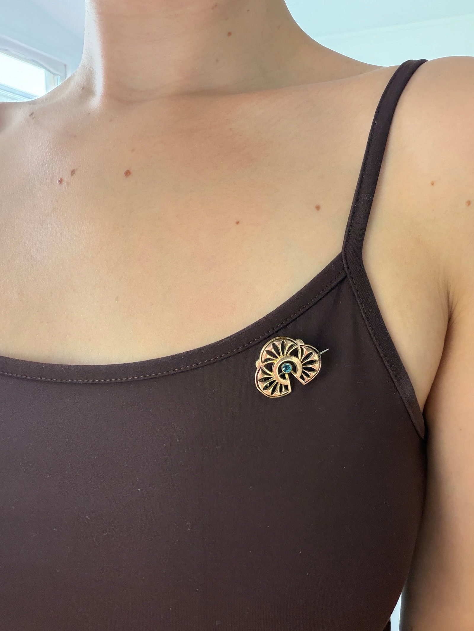 ROLLED GOLD ORNATE BROOCH - 4