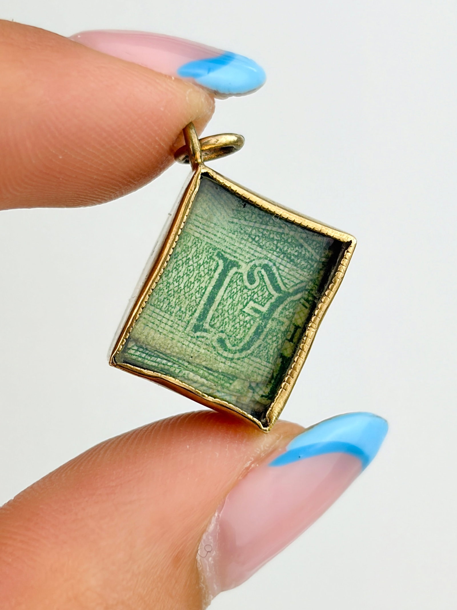 VINTAGE 9CT GOLD £1 'IN EMERGENCY BREAK GLASS' CHARM: VINTAGE 9CT GOLD £1 'IN EMERGENCY BREAK GLASS' CHARM