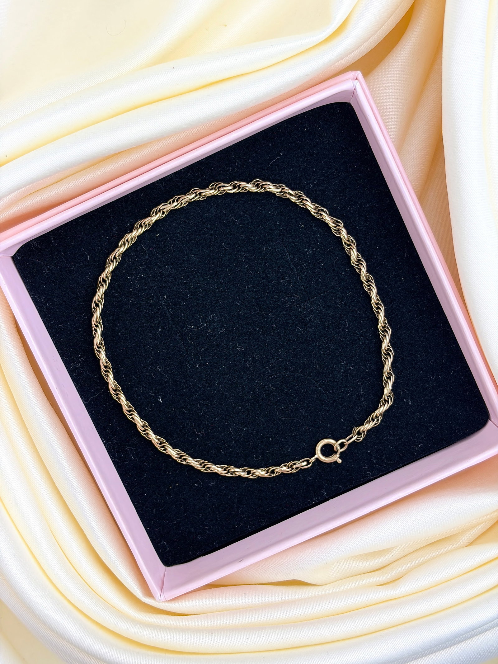 VINTAGE 9CT YELLOW GOLD TWIST BRACELET - 6