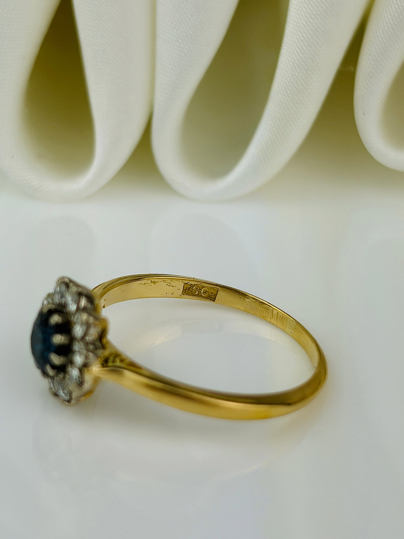 sweet sapphire and diamond flower ring in 18ct yellow gold - 4