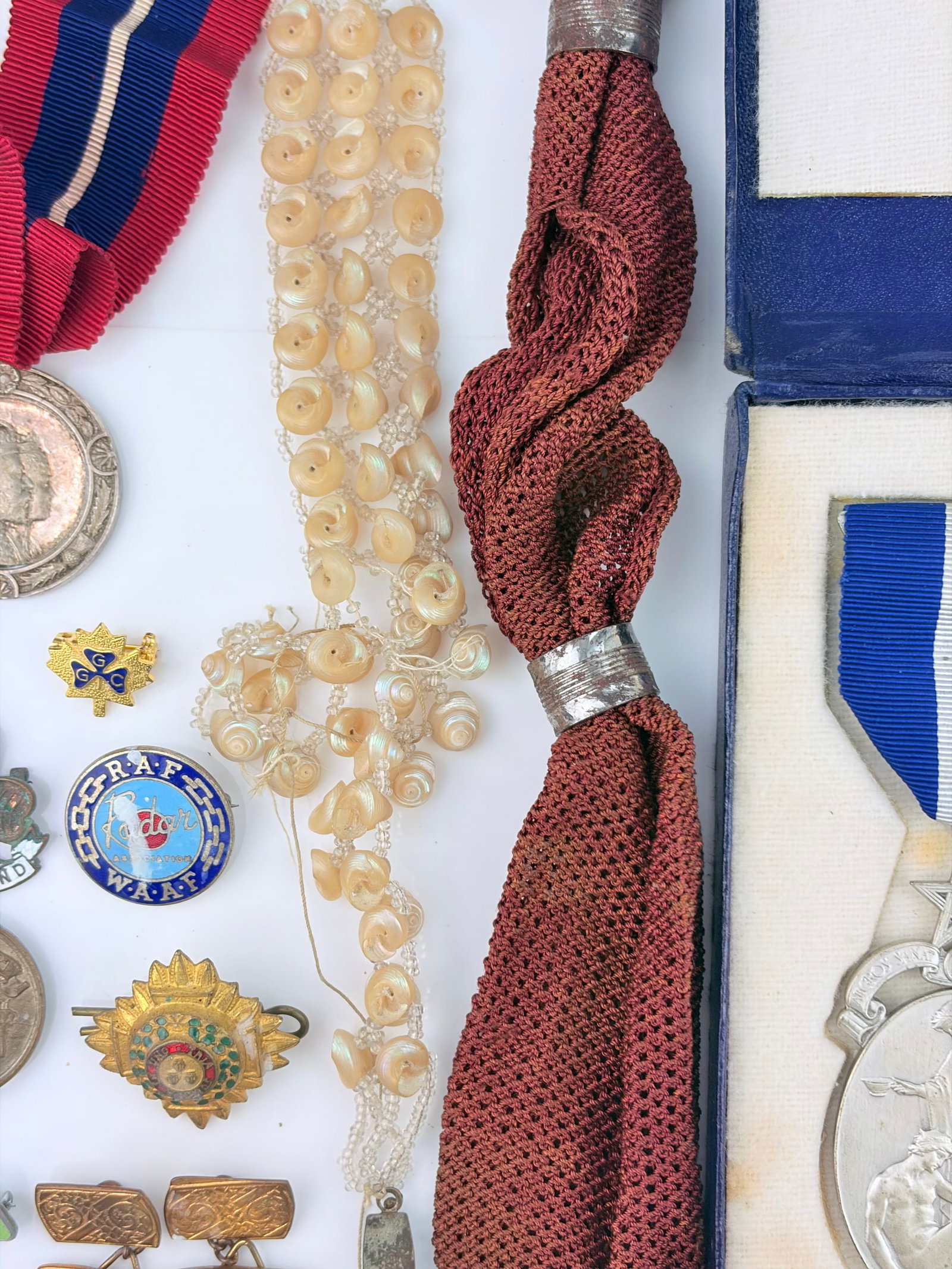 ANTIQUE MIXED LOT OF JEWELLERY INCLUDING MILITARY AND MISERS PURSE - 8