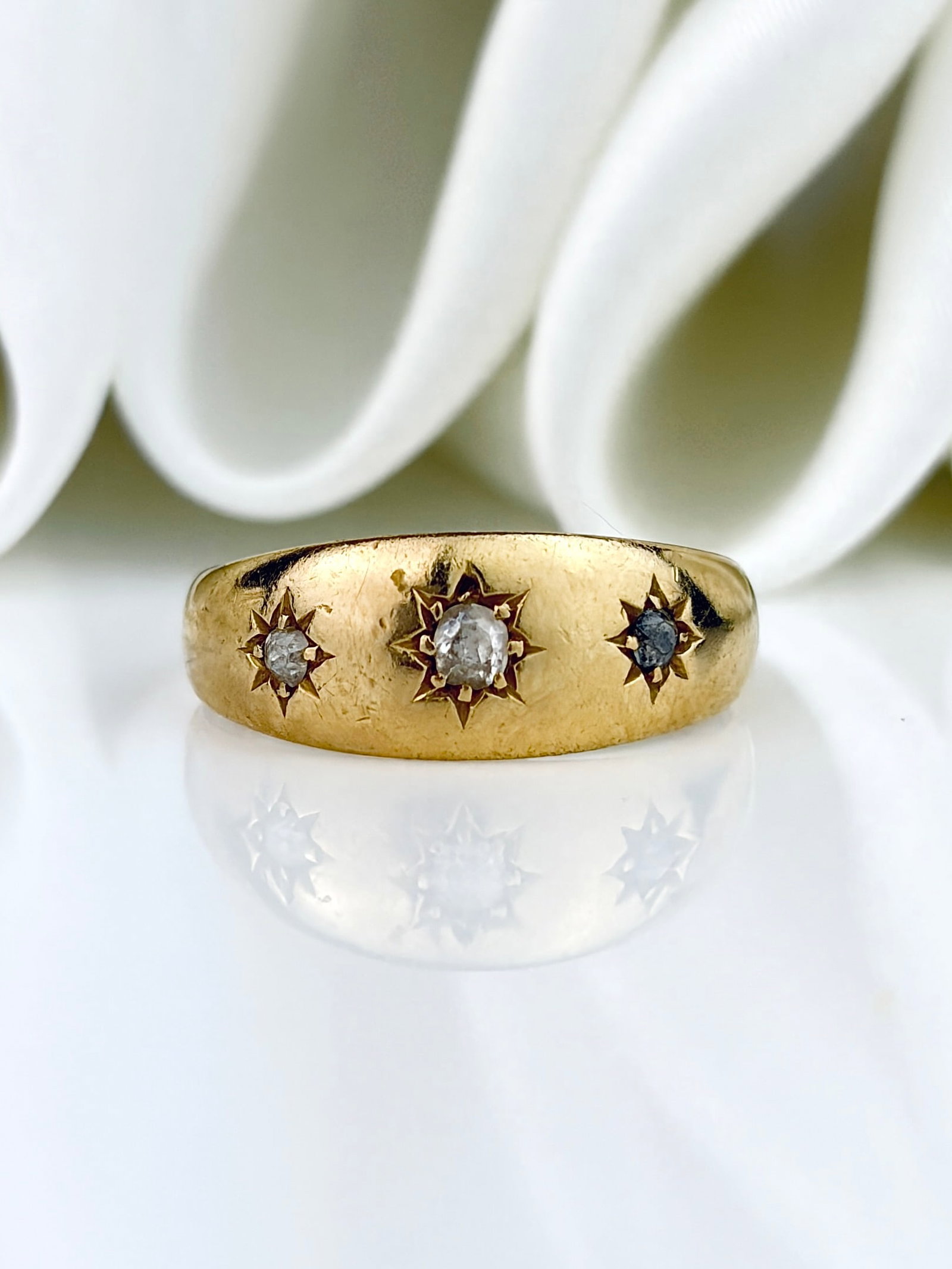 Antique 18ct Yellow Gold Diamond Star 3 Stone Ring: Antique 18ct yellow gold diamond star 3 stone ring