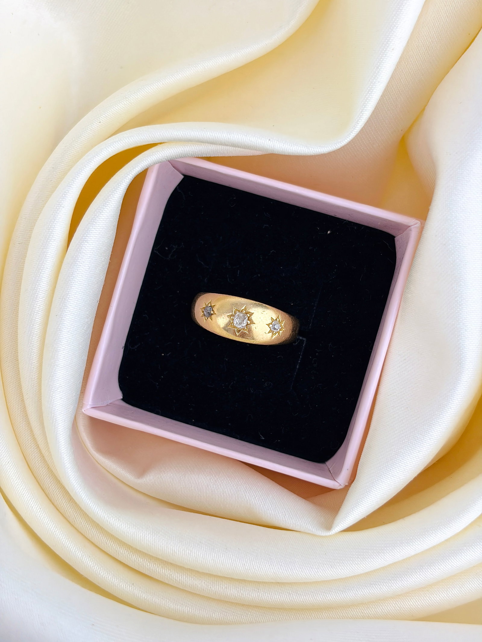 Antique 18ct Yellow Gold Diamond Star 3 Stone Ring - 9