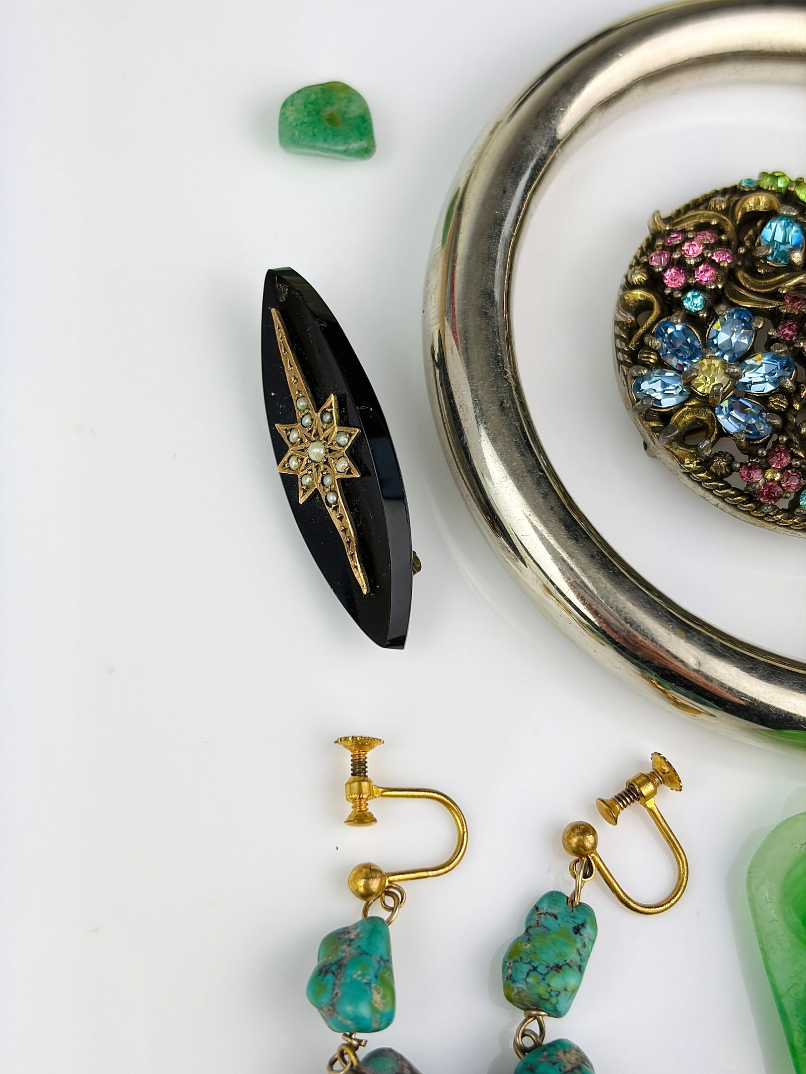 MIXED LOT BANGLE, BEADS, BROOCHES ETC - 2
