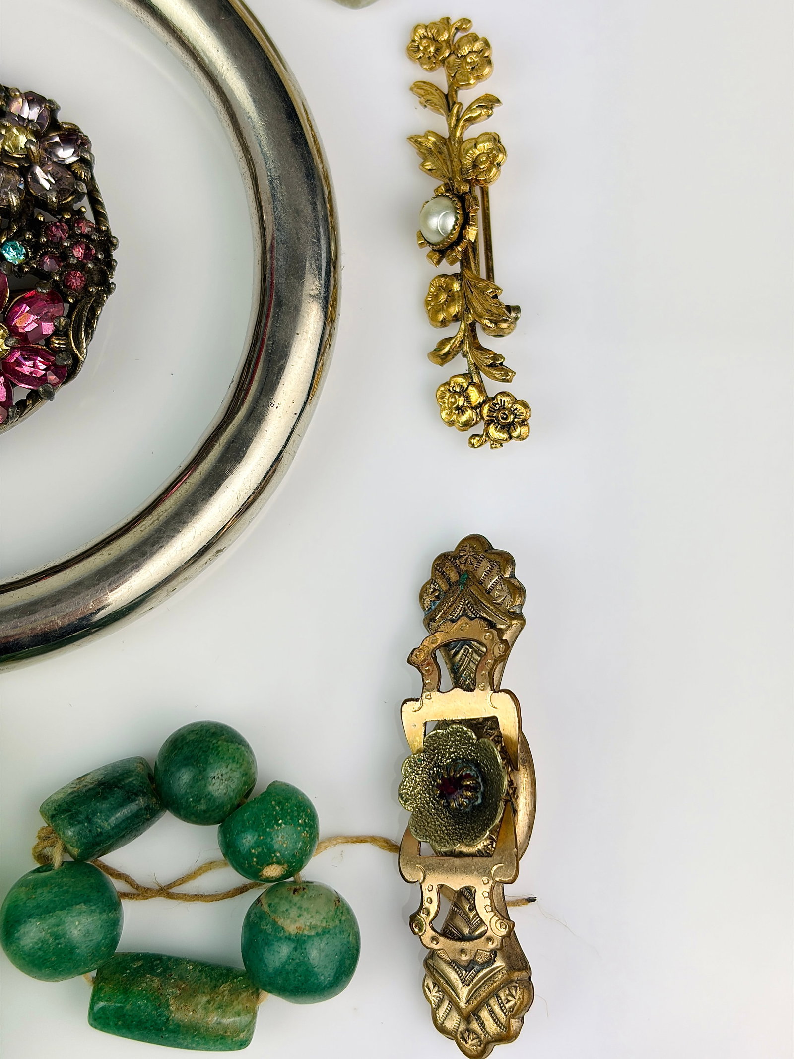 MIXED LOT BANGLE, BEADS, BROOCHES ETC - 3