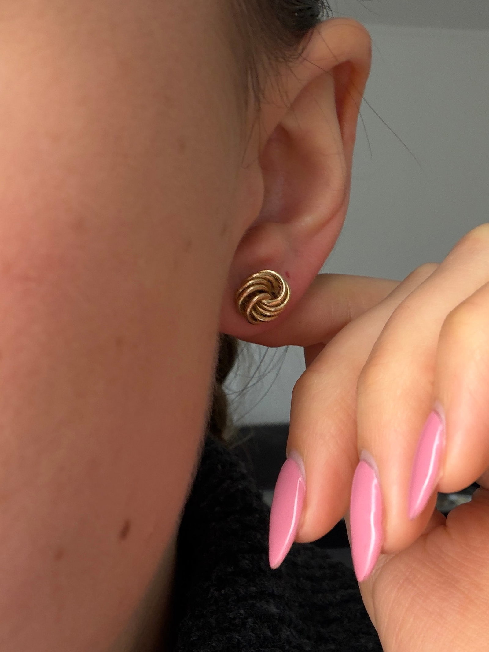 SWEET VINTAGE 9CT YELLOW GOLD KNOT STUD EARRINGS - 4