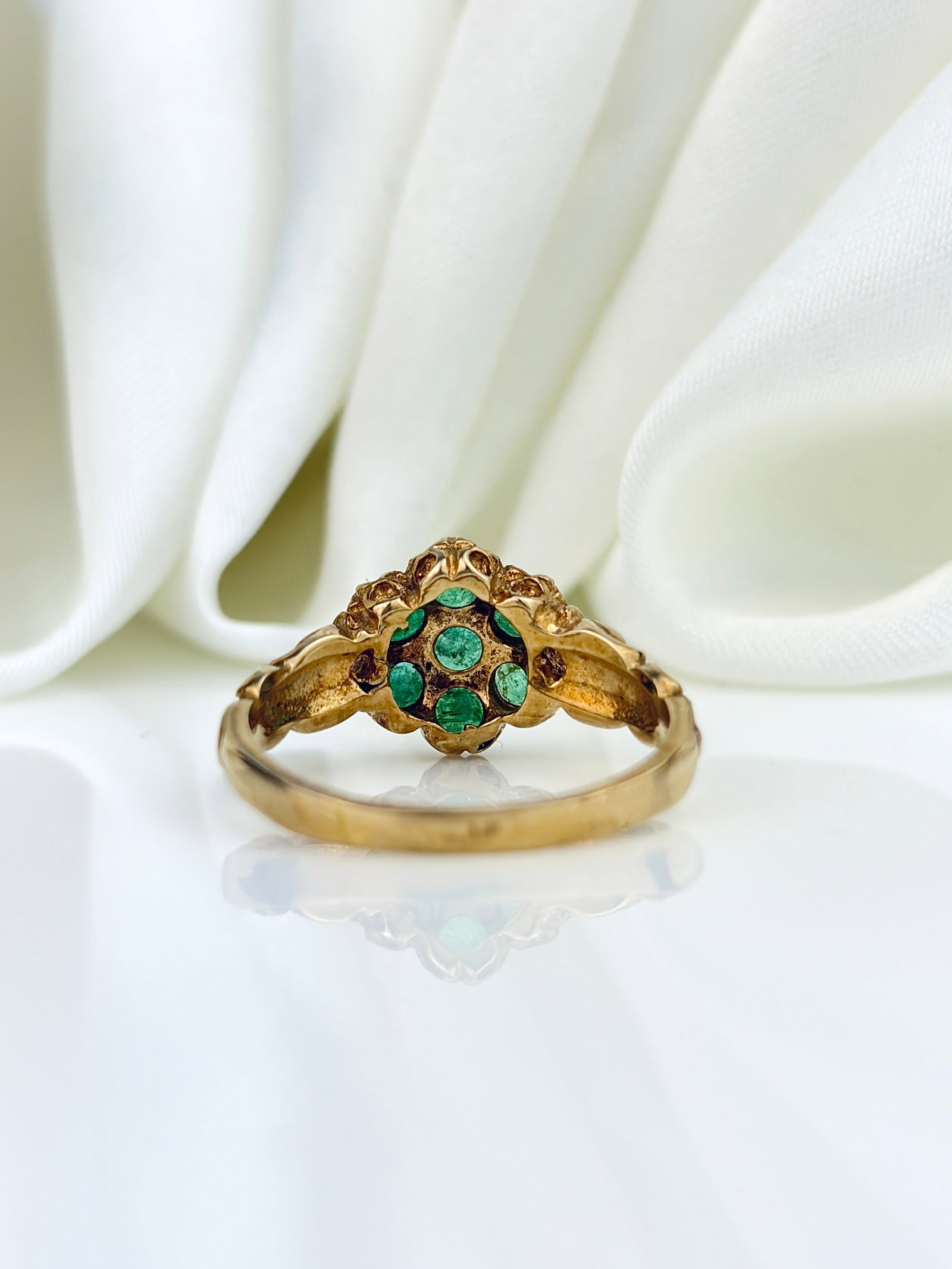 VINTAGE C.1979 9CT YELLOW GOLD GREEN PASTE CLUSTER RING - 3