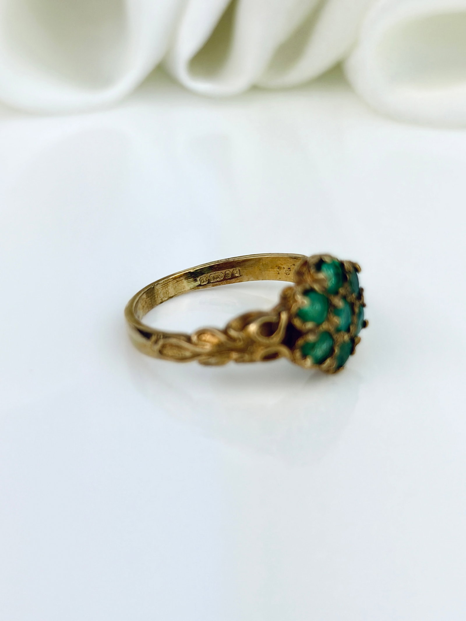 VINTAGE C.1979 9CT YELLOW GOLD GREEN PASTE CLUSTER RING - 4