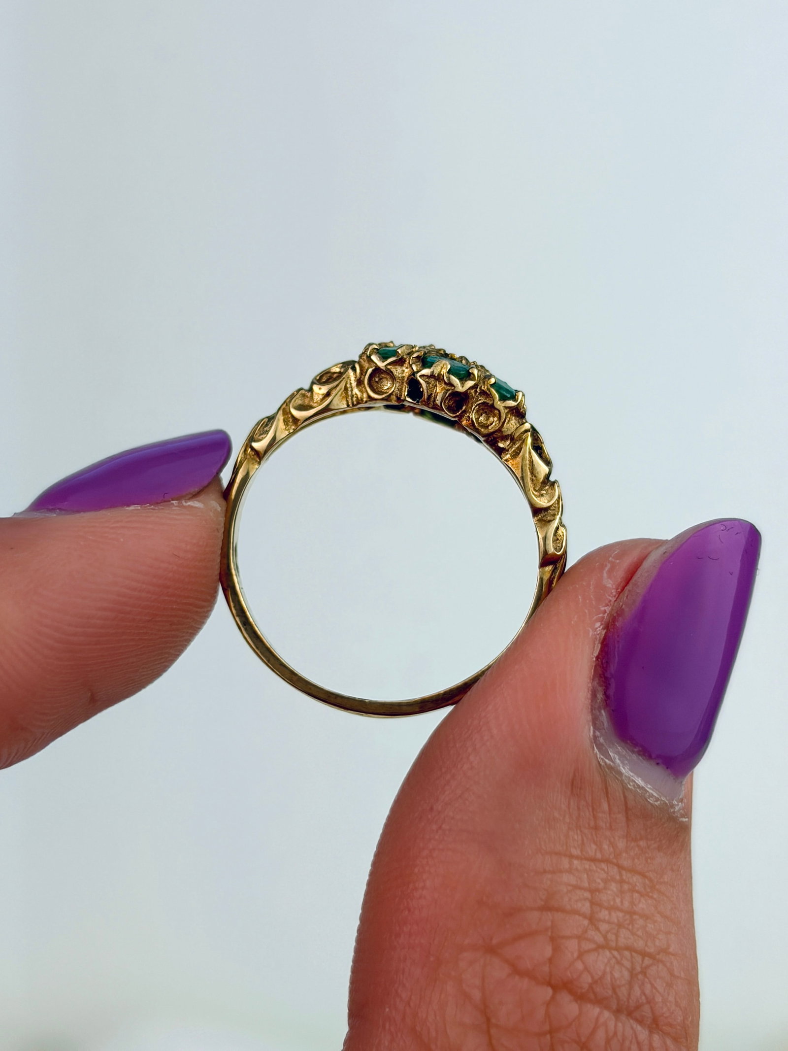 VINTAGE C.1979 9CT YELLOW GOLD GREEN PASTE CLUSTER RING - 6