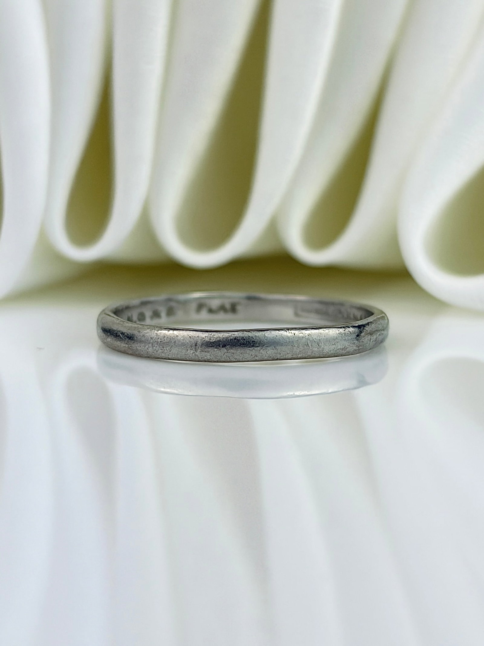 ANTIQUE PLATINUM BAND "FIDELITY" RING: ANTIQUE PLATINUM BAND "FIDELITY" RING A lovely ring, perfect as a wedding band! 